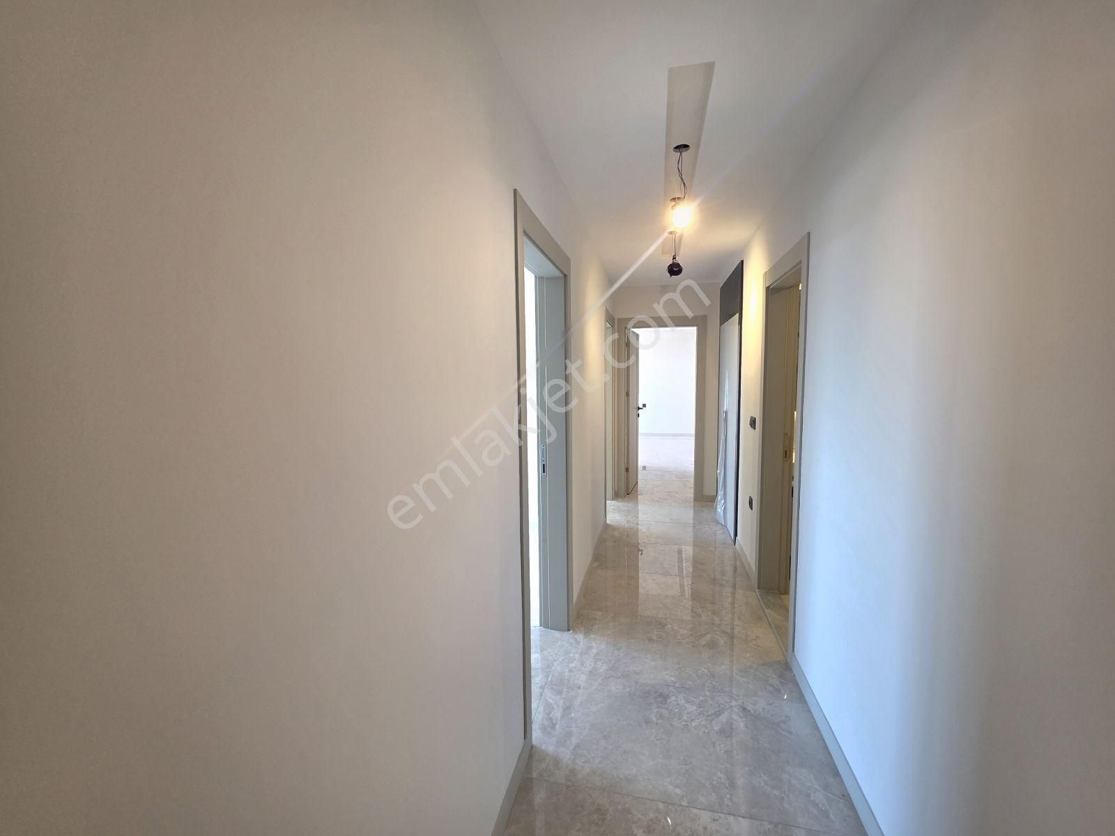 Kuşadasında Deniz Manzaralı 3+1 Kapalı Mutfaklı Daireler - Görsel 31