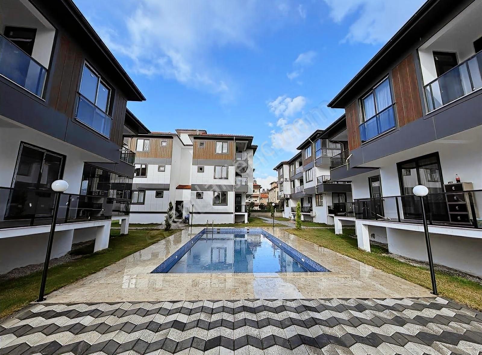 Gizemli Emlaktan Havuzlu Sitede Satılık 1+1 Daire - Görsel 6