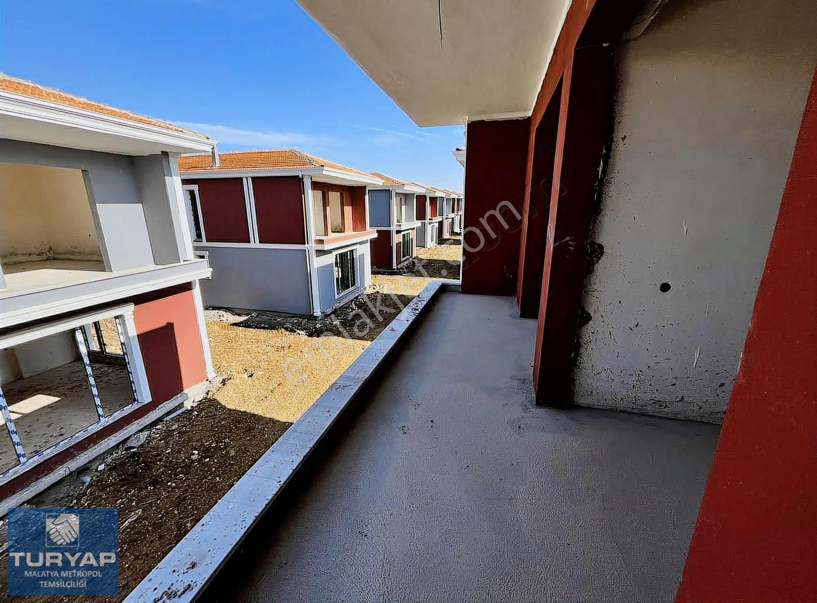 Turyap Metropol'den Cevatpaşa'da Site İçi Satılık Lüks 3+1 Villa