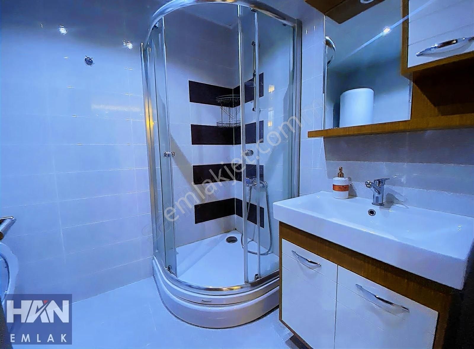 Han Emlaktan Viranşehir'de Merkezi Konum Eşyalı 1+1 - Görsel 2