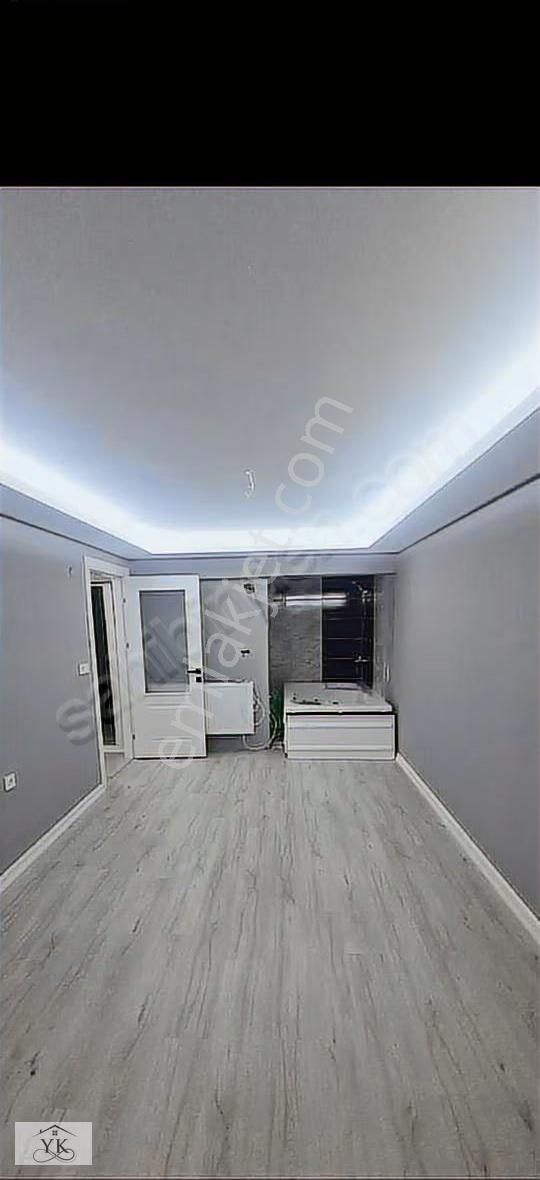 Esenyurt Üçevler Mahallesi Balkonlu 2+1daire İskanli