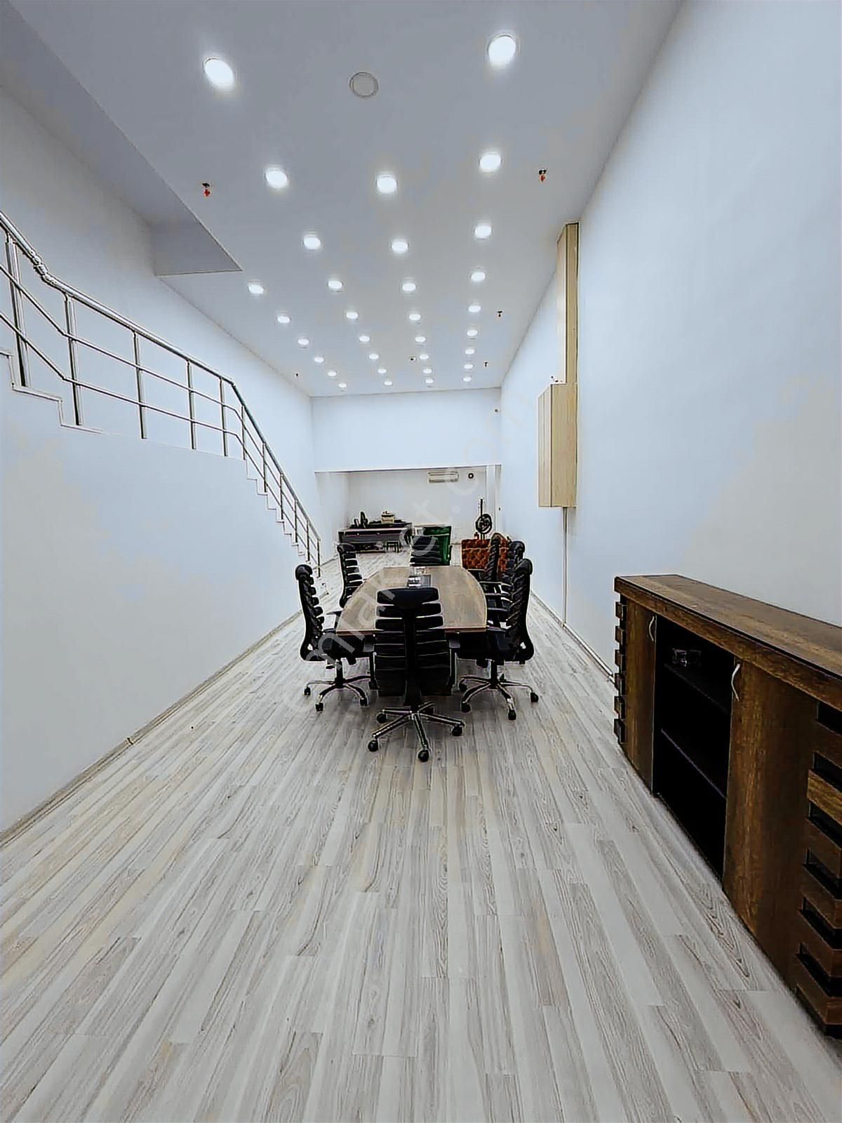 Kayaşehır Cadde Dükanlarda 200m2 Depolu Dükkan - Görsel 18