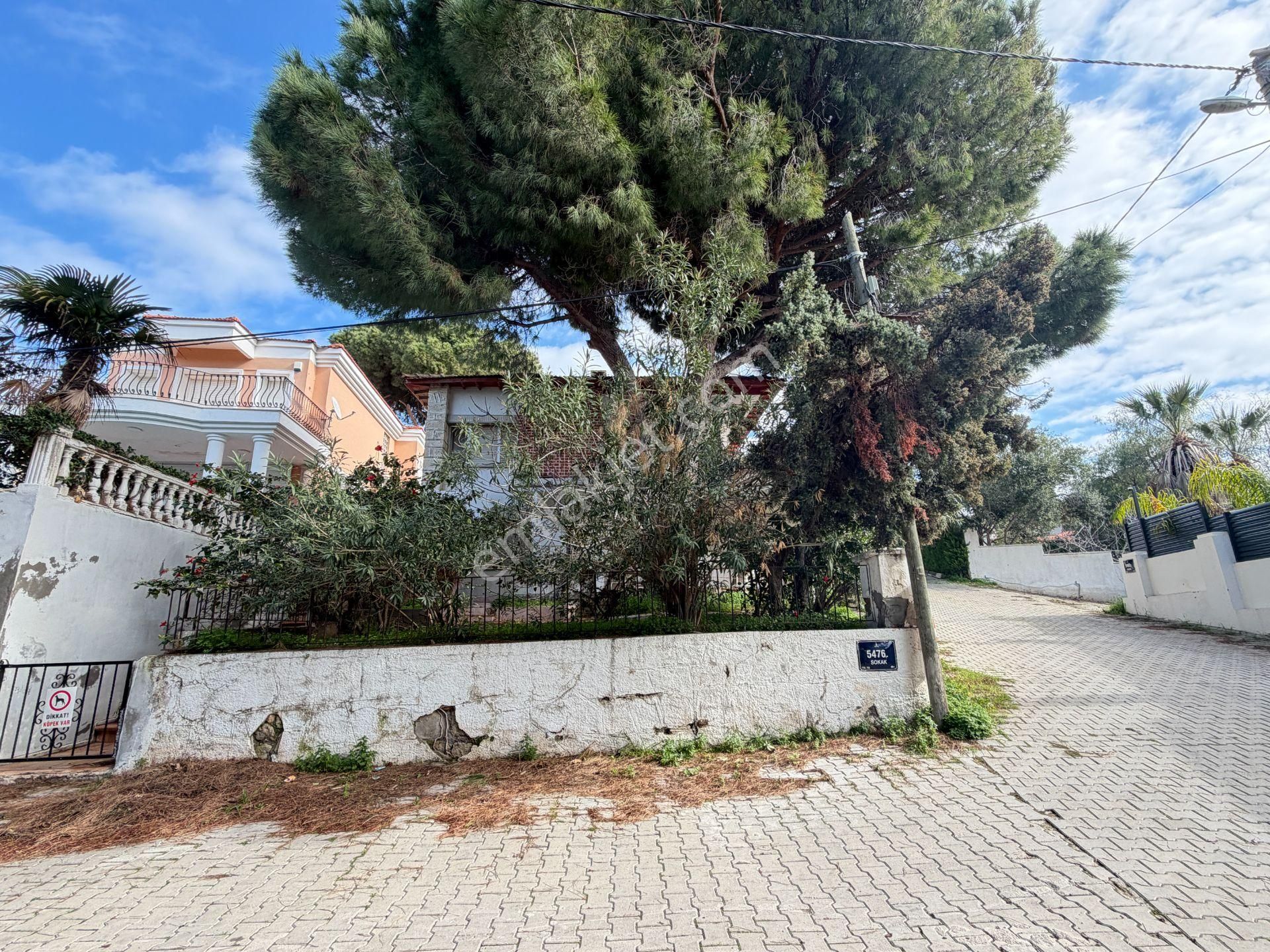 Çeşme Ardıç'ta Muhteşem Konumlu 343 M2 Arsa Paylı Villa - Görsel 9