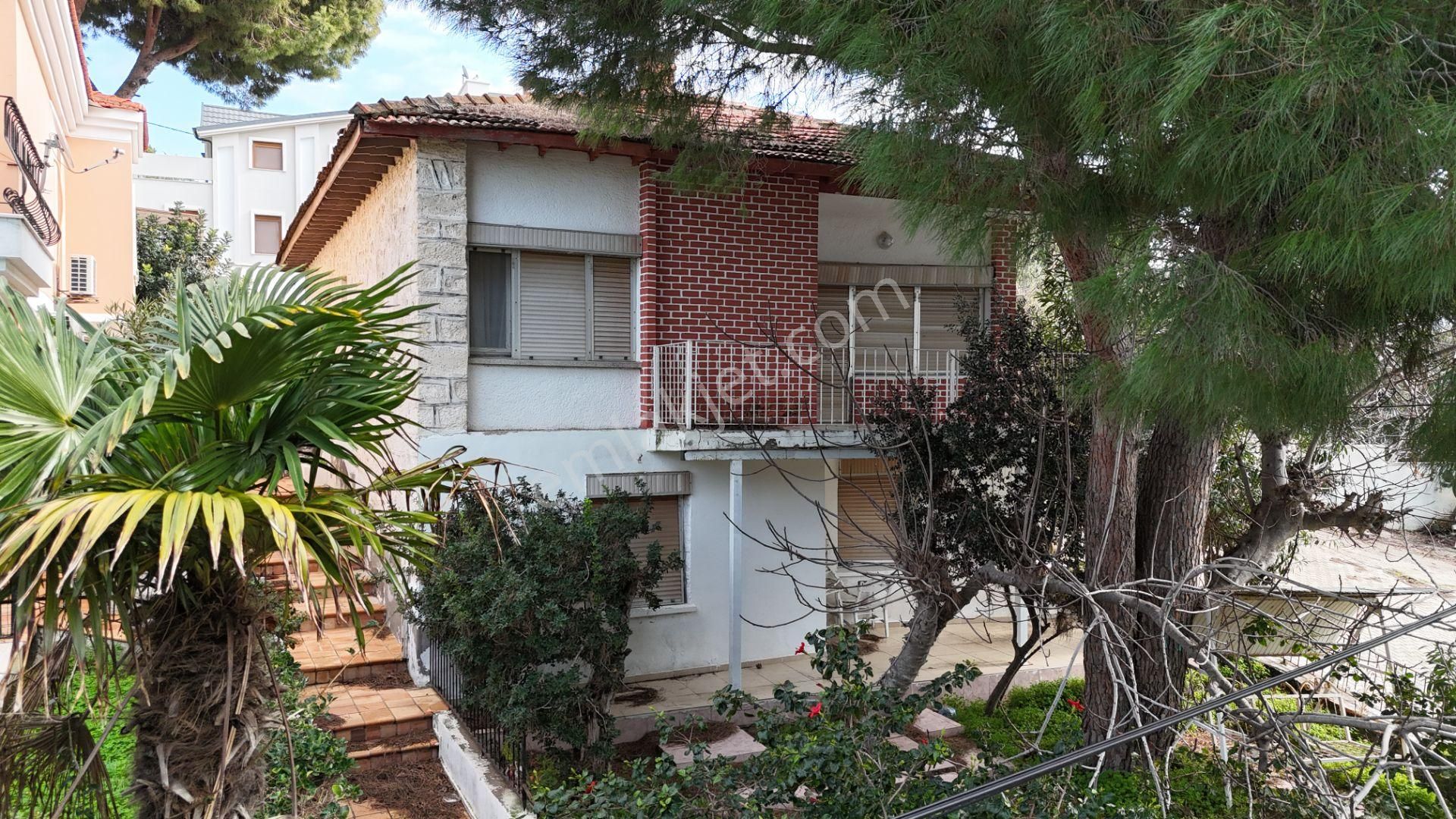 Çeşme Ardıç'ta Muhteşem Konumlu 343 M2 Arsa Paylı Villa - Görsel 4