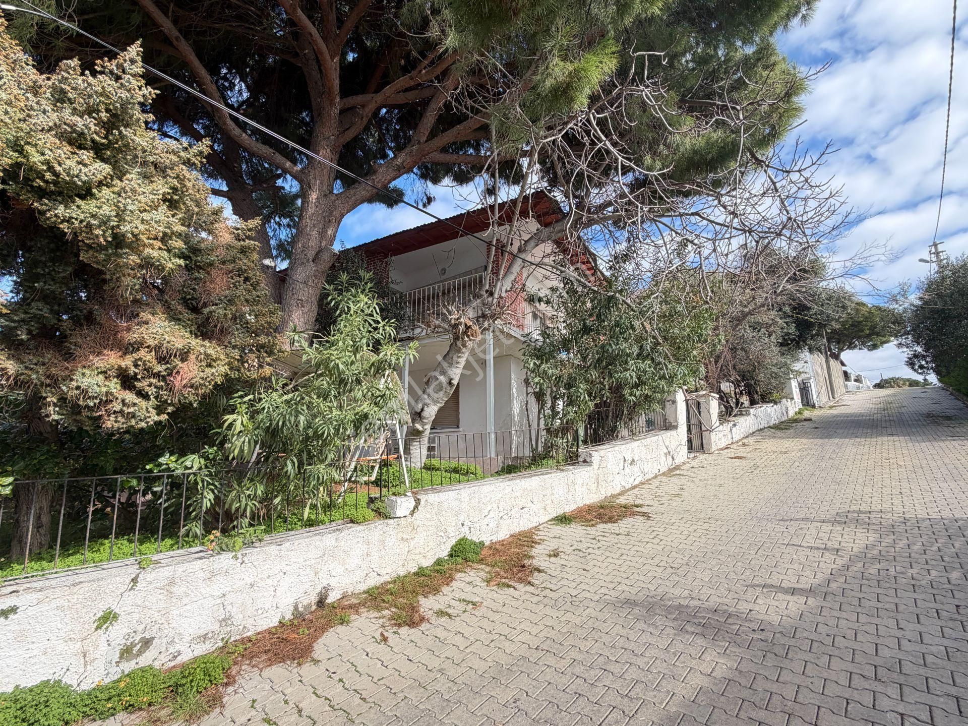 Çeşme Ardıç'ta Muhteşem Konumlu 343 M2 Arsa Paylı Villa - Görsel 5