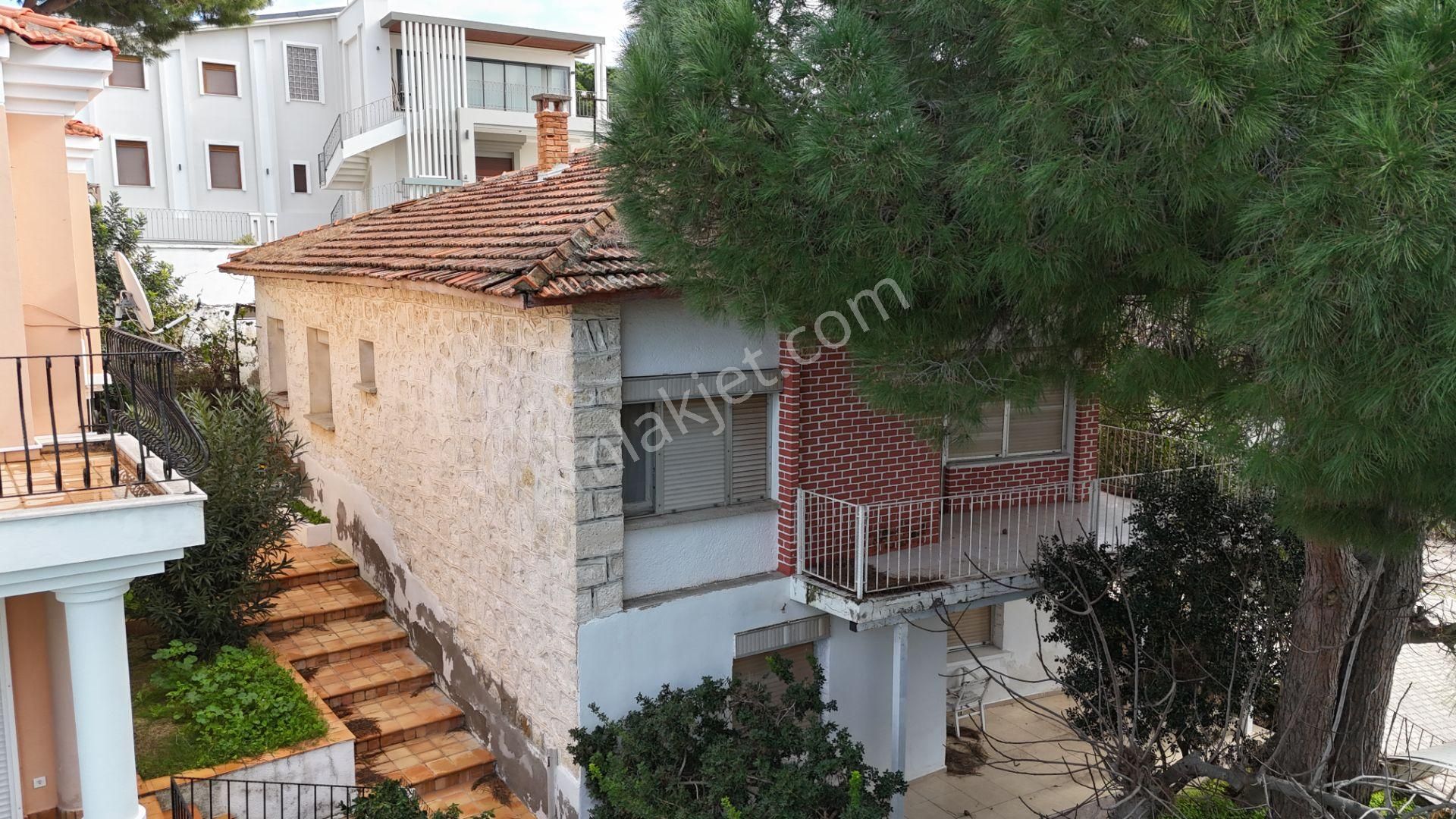Çeşme Ardıç'ta Muhteşem Konumlu 343 M2 Arsa Paylı Villa - Görsel 3