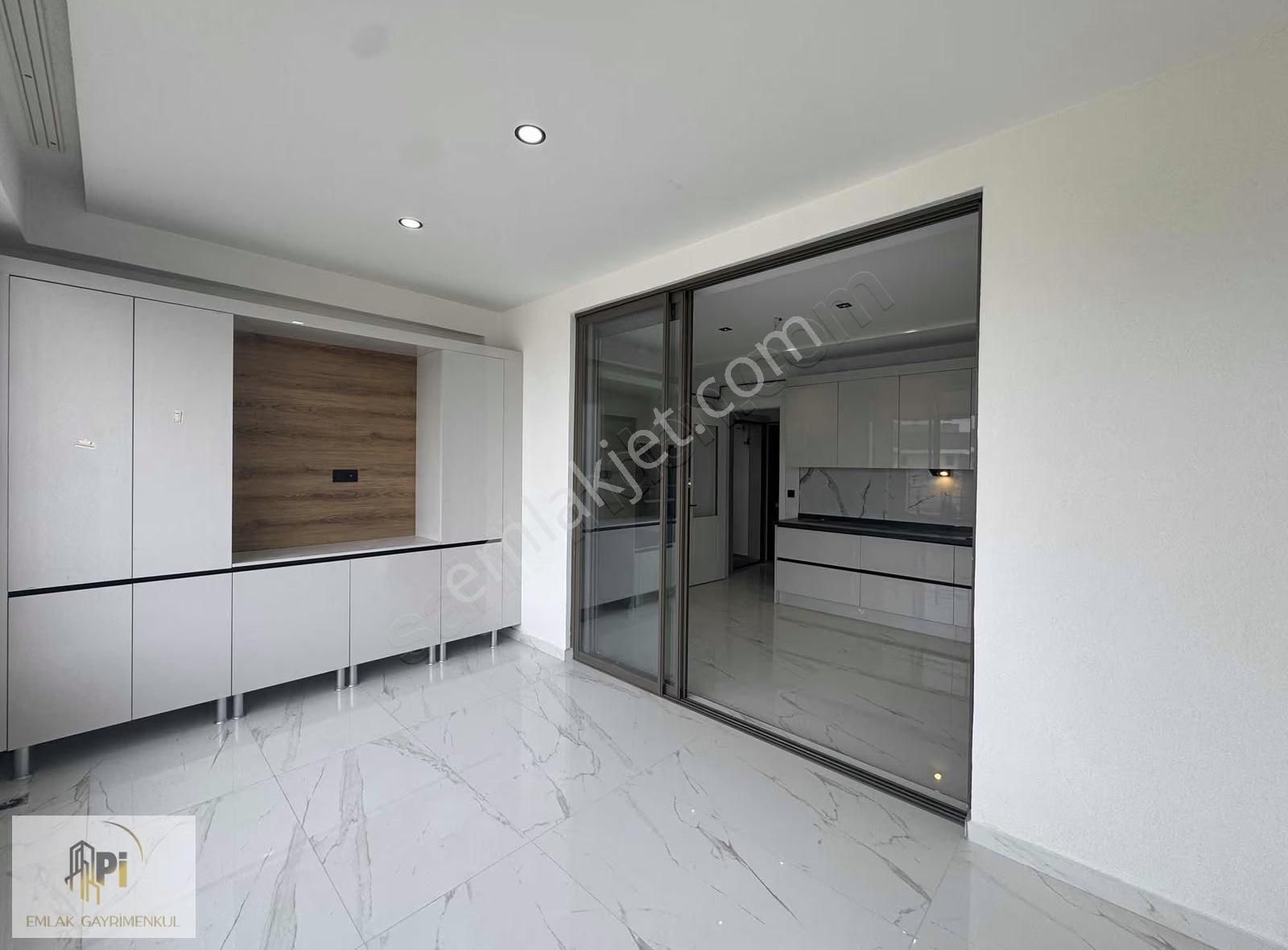 Pi Gayrimenkul'den Batıkent'te Özel Garajlı Ayrık Nizam Üç Cephe