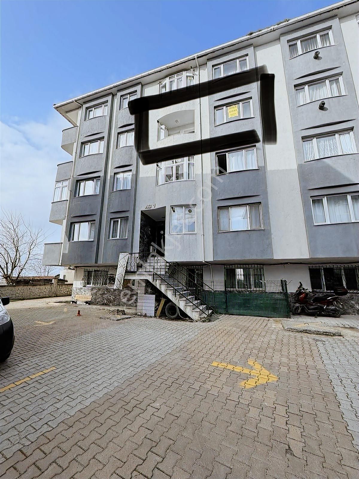 Ana Cadde Üzerinde Site İçinde 2+1 Ara Kat Daire