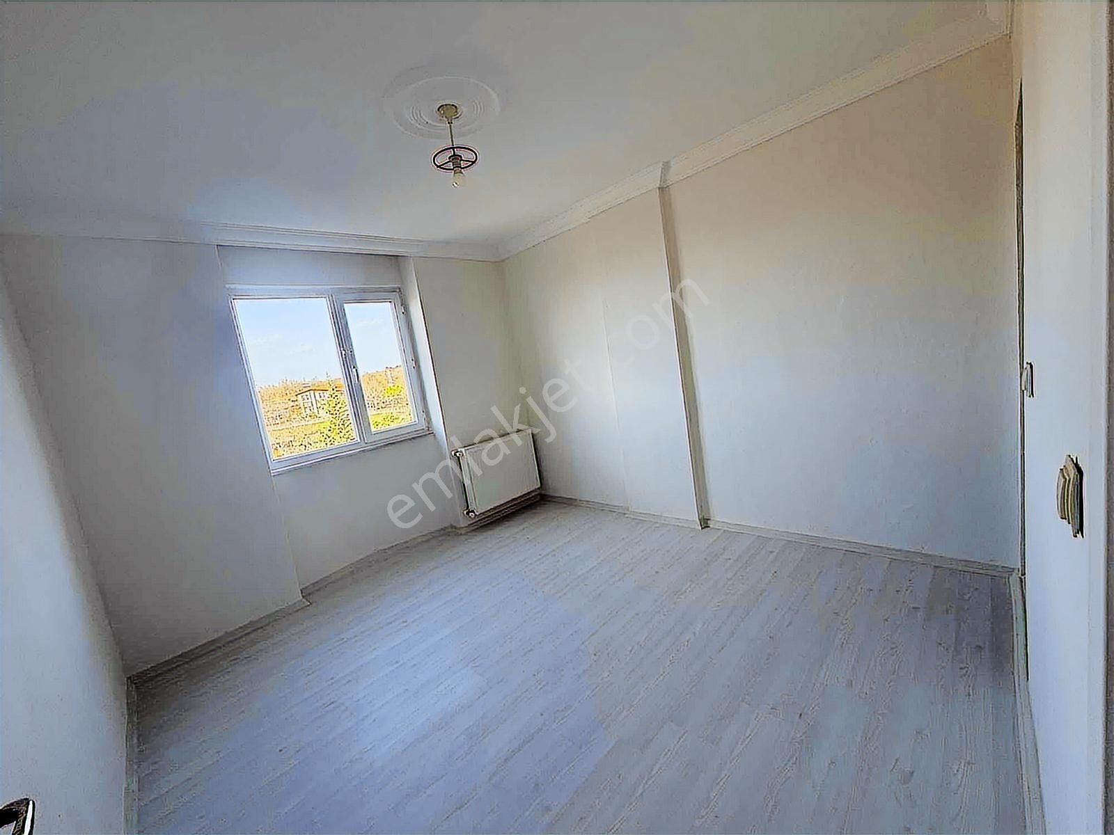 Ana Cadde Üzerinde Site İçinde 2+1 Ara Kat Daire - Görsel 2