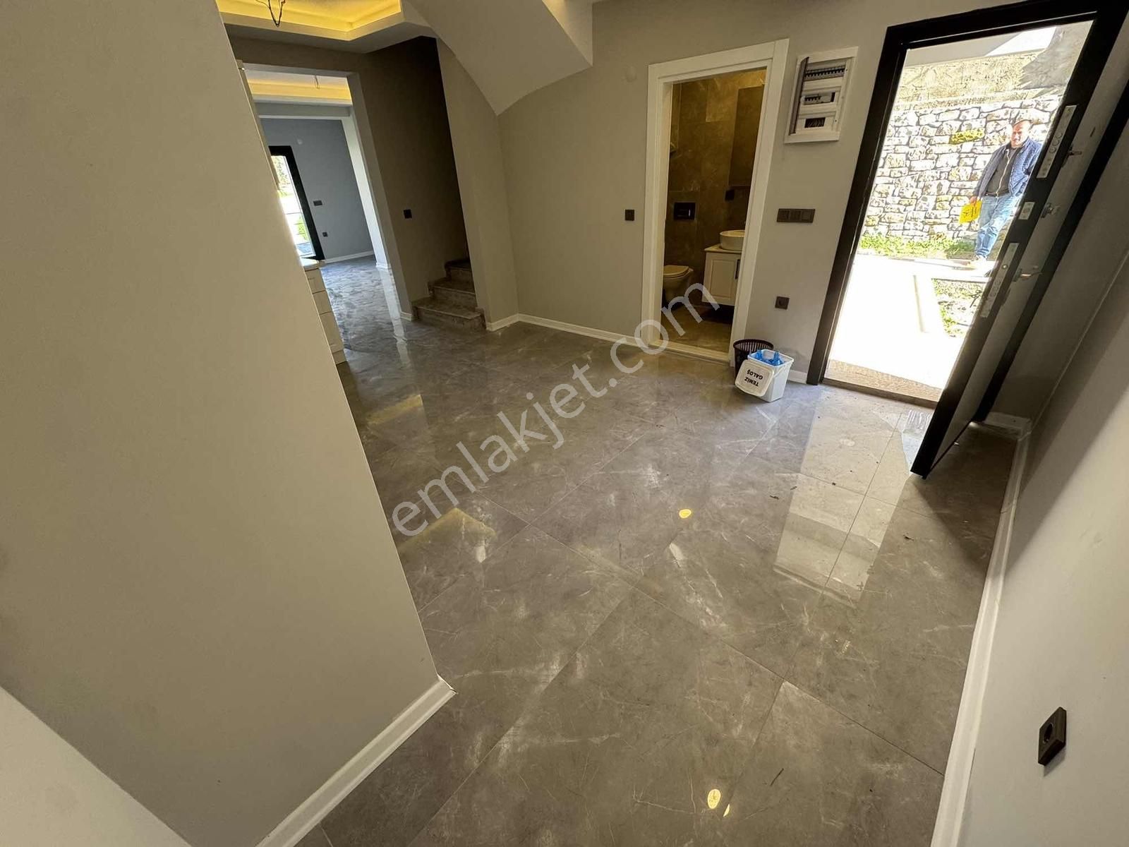 Urla Yelaltı 'nda Tripleks Satılık Villa - Görsel 3