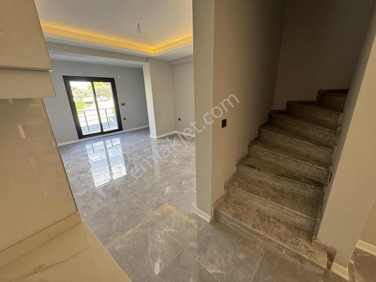 Urla Yelaltı 'nda Tripleks Satılık Villa - Görsel 4