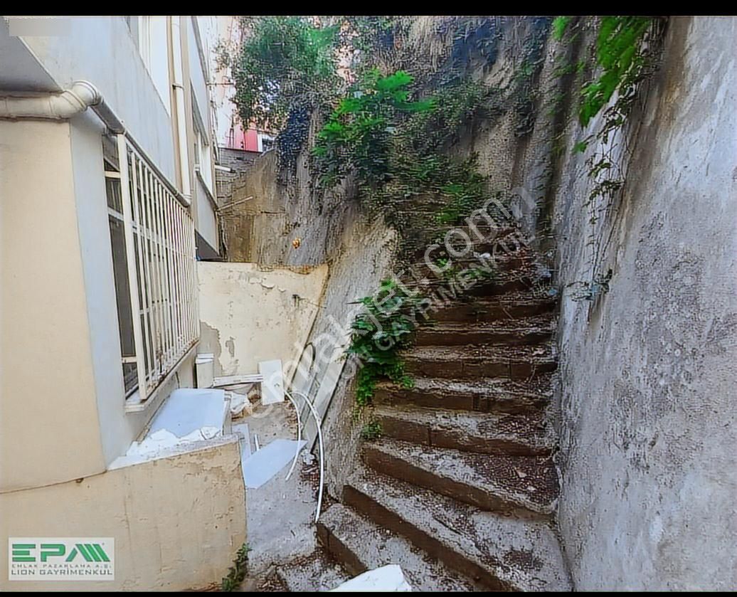 Üsküdar Merkeze Yürüme Mesafesinde Çift Cephelı Bahhce Kullanıml