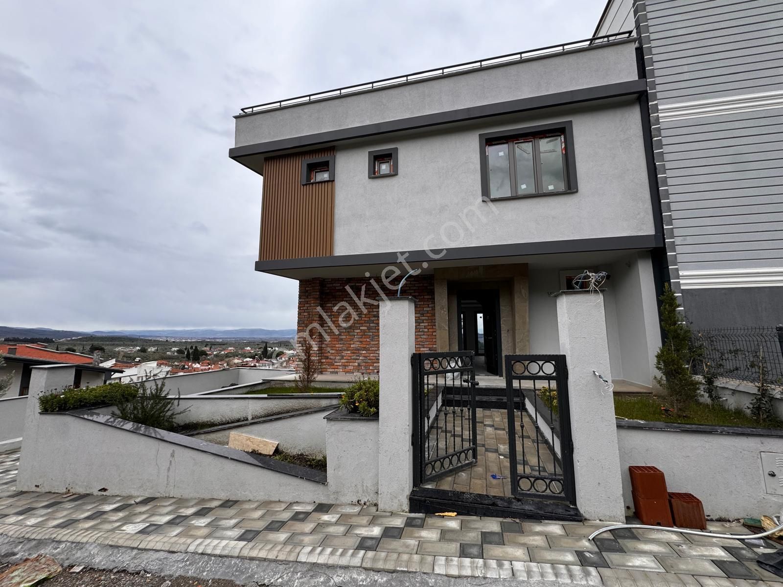 Gürede Emsalsiz Otoparklı Panoramik Manzaralı Villa - Görsel 2
