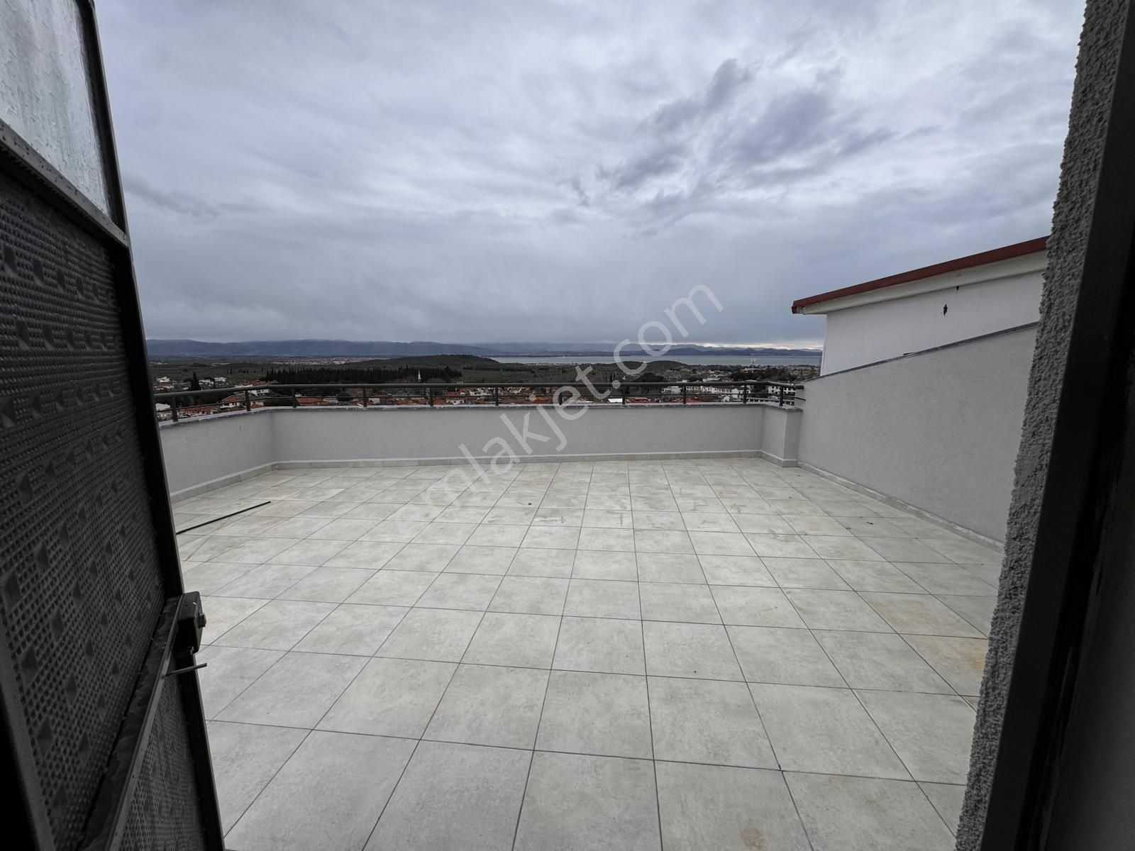 Gürede Emsalsiz Otoparklı Panoramik Manzaralı Villa - Görsel 20