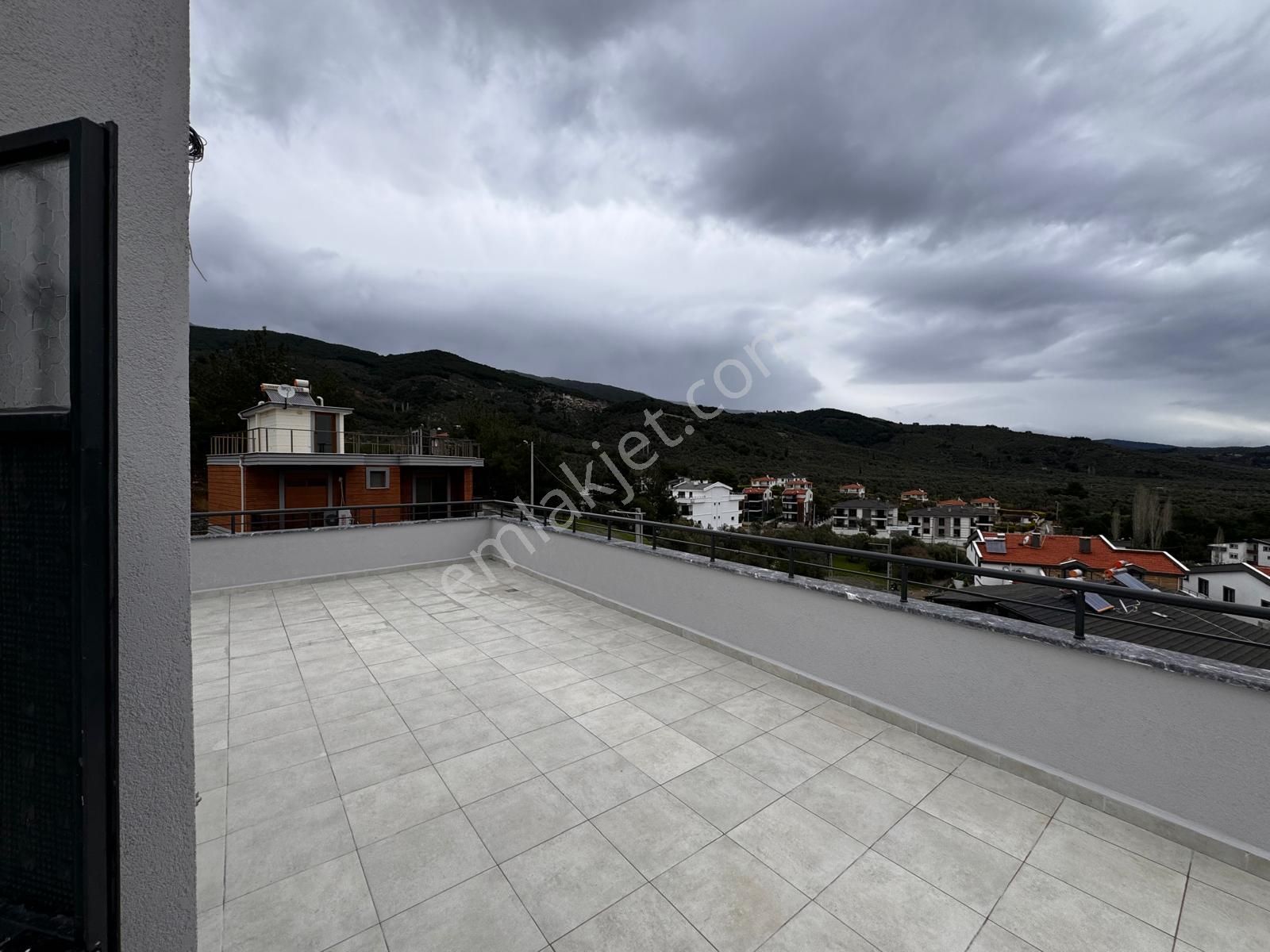 Gürede Emsalsiz Otoparklı Panoramik Manzaralı Villa - Görsel 23