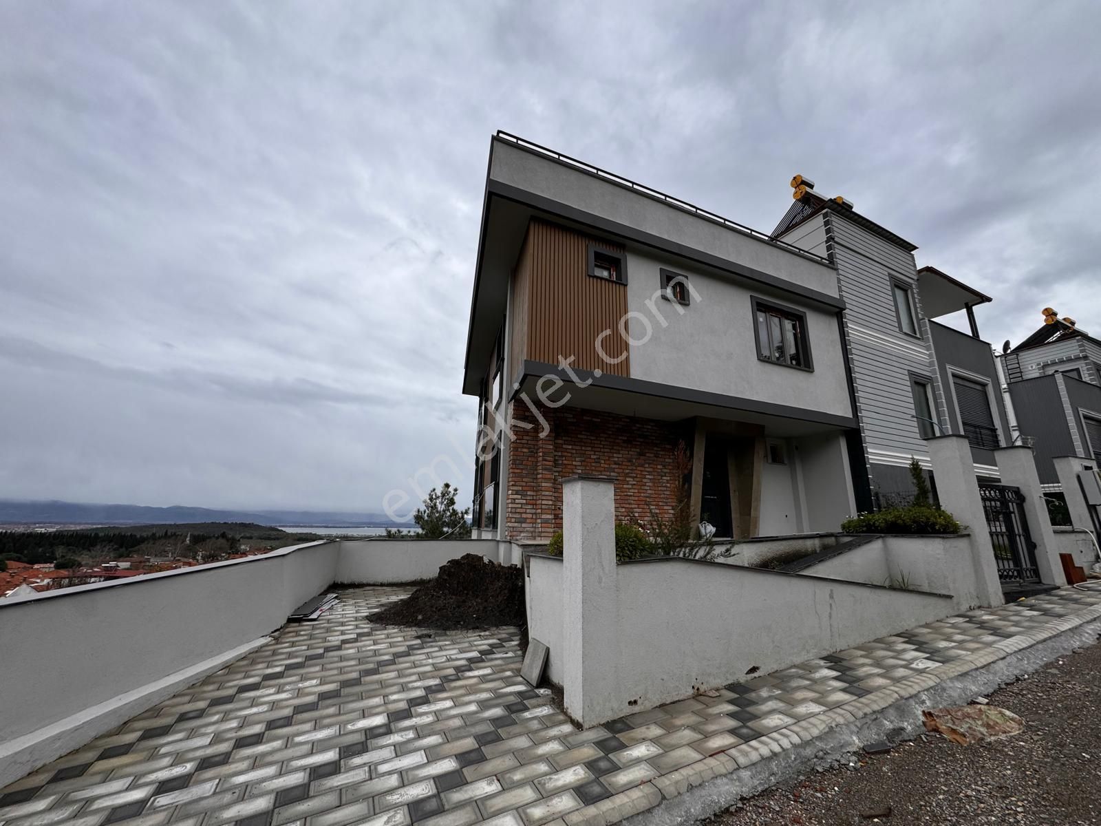 Gürede Emsalsiz Otoparklı Panoramik Manzaralı Villa