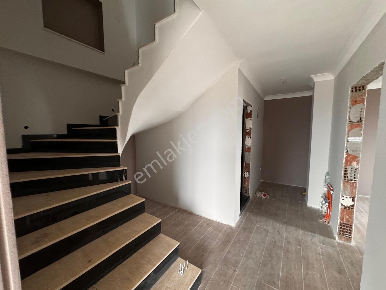 Gürede Emsalsiz Otoparklı Panoramik Manzaralı Villa - Görsel 25