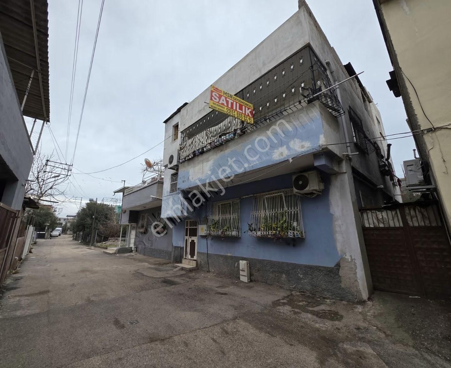 Levent Mahallesi Satılık 2 Katlı Geniş Oturumlu Caddeye Yakın