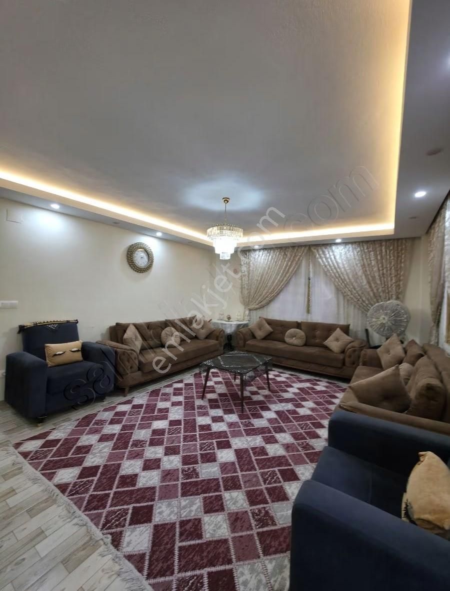 Levent Mahallesi Satılık 2 Katlı Geniş Oturumlu Caddeye Yakın - Görsel 3