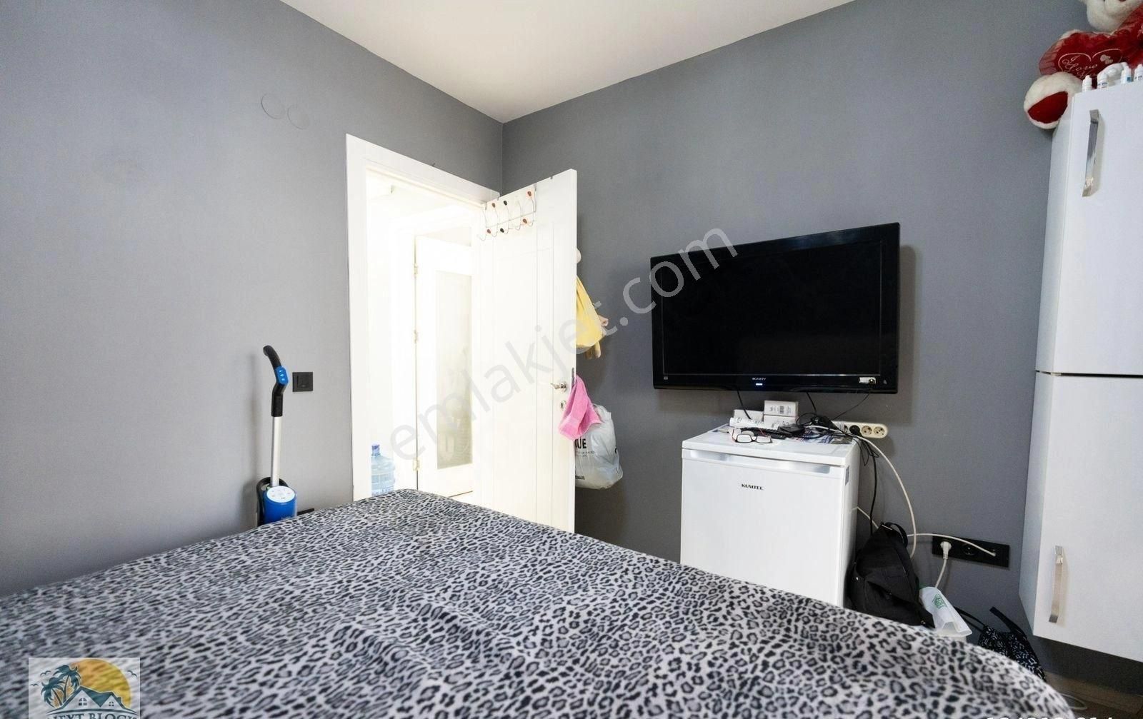 Kuşadası İkiçeşmelik'te Deniz Manzaralı Satılık Ferah 2+1 - Görsel 2