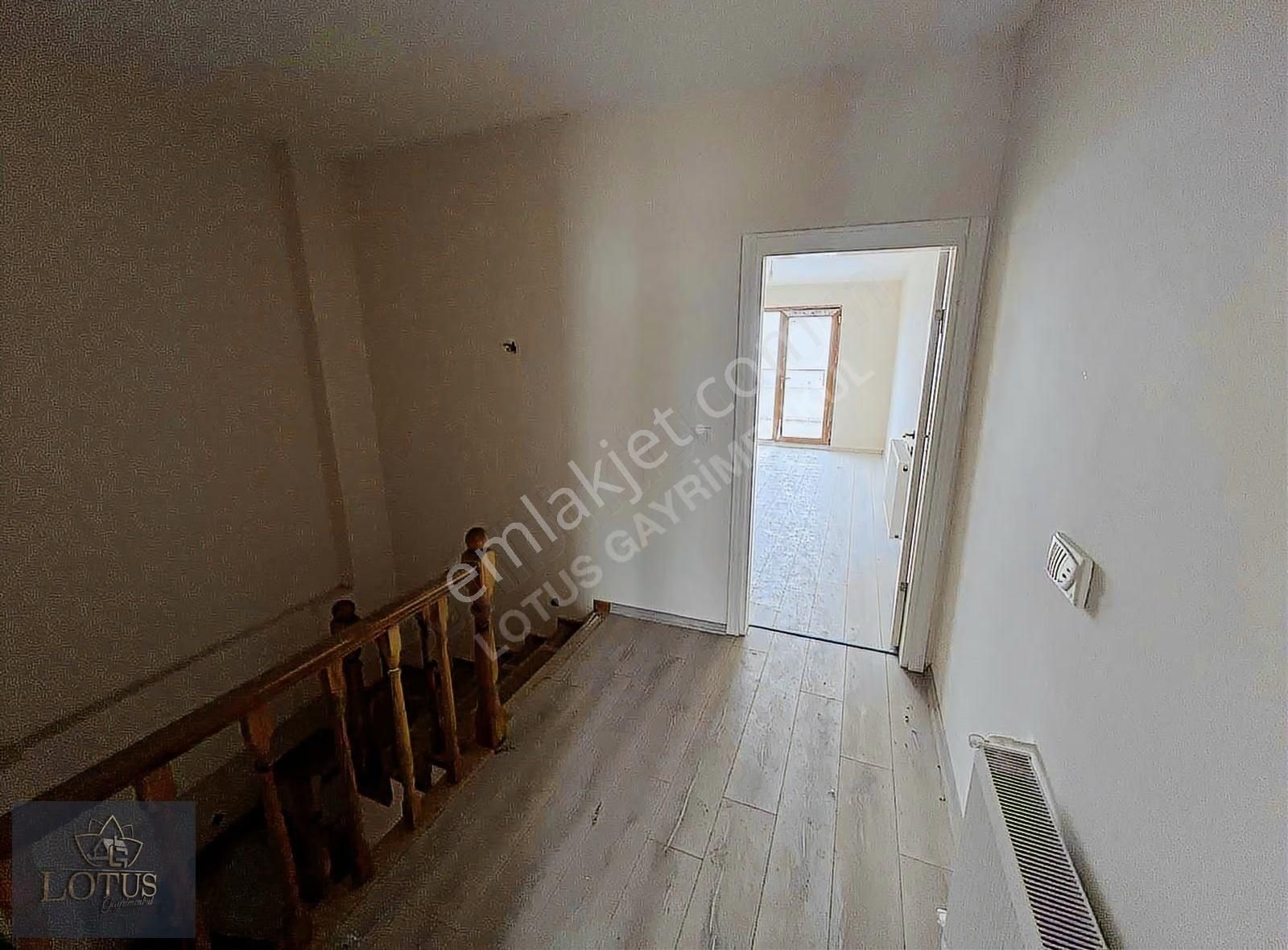 İzmit Merkezde Deniz Manzaralı Satılık 2+1 Dubleks 140m2 Daire - Görsel 14