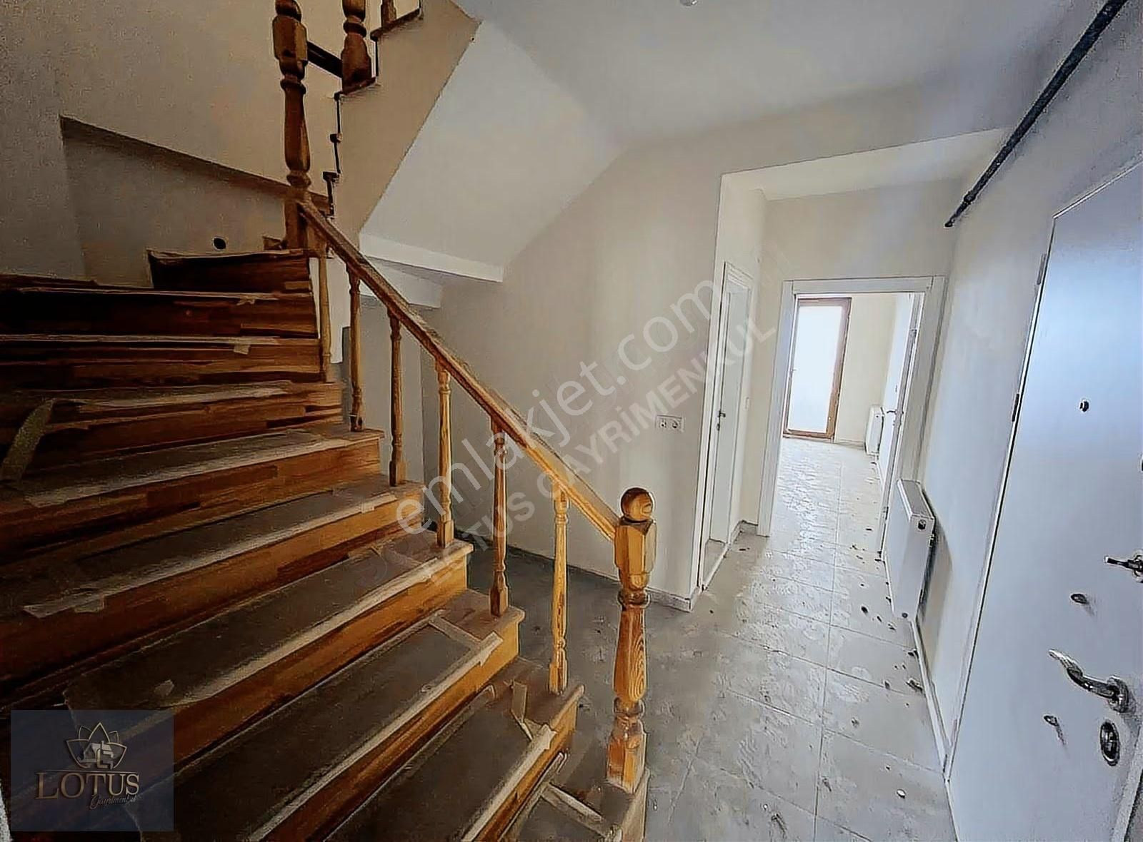 İzmit Merkezde Deniz Manzaralı Satılık 2+1 Dubleks 140m2 Daire - Görsel 19