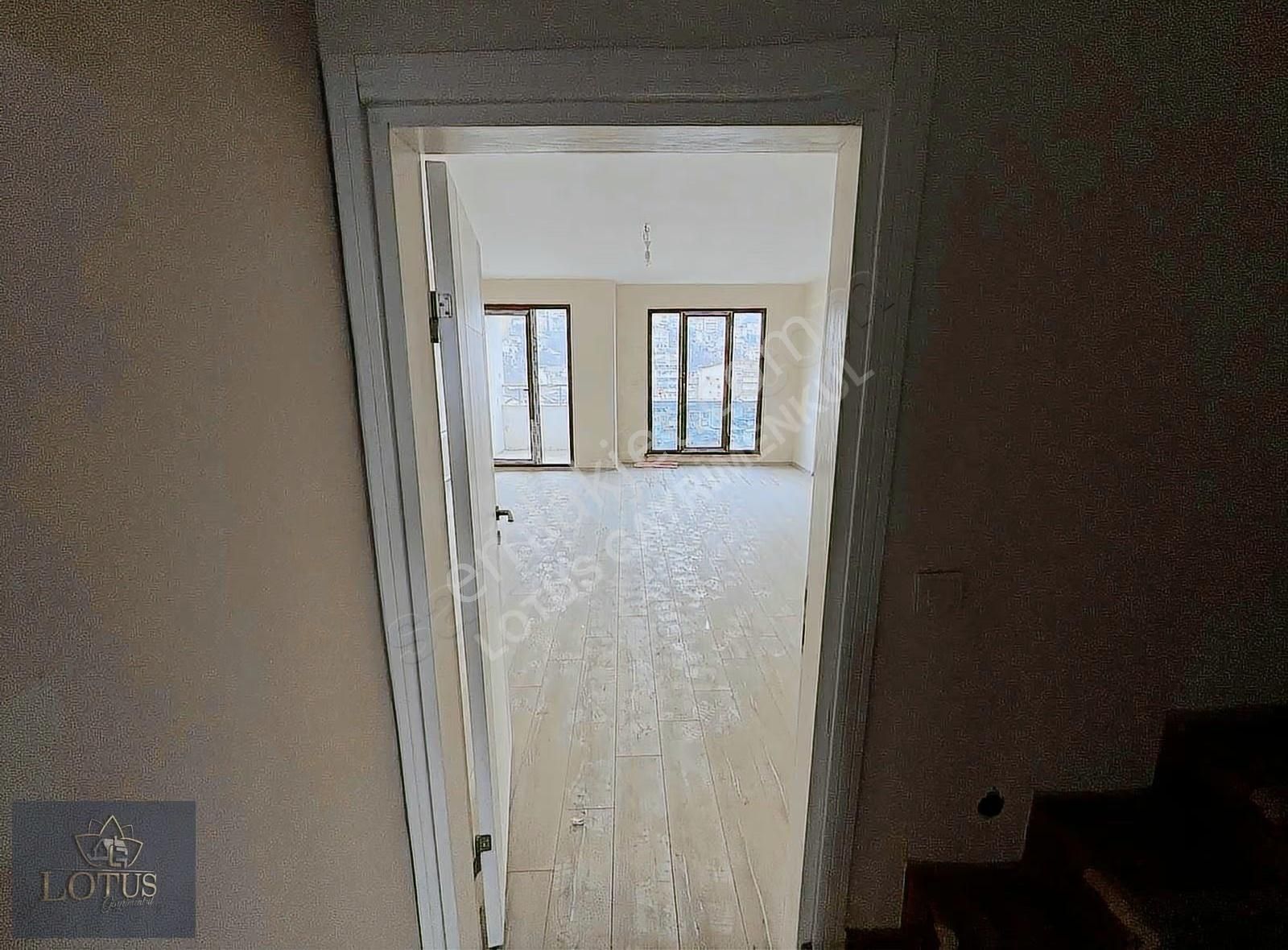 İzmit Merkezde Deniz Manzaralı Satılık 2+1 Dubleks 140m2 Daire - Görsel 28