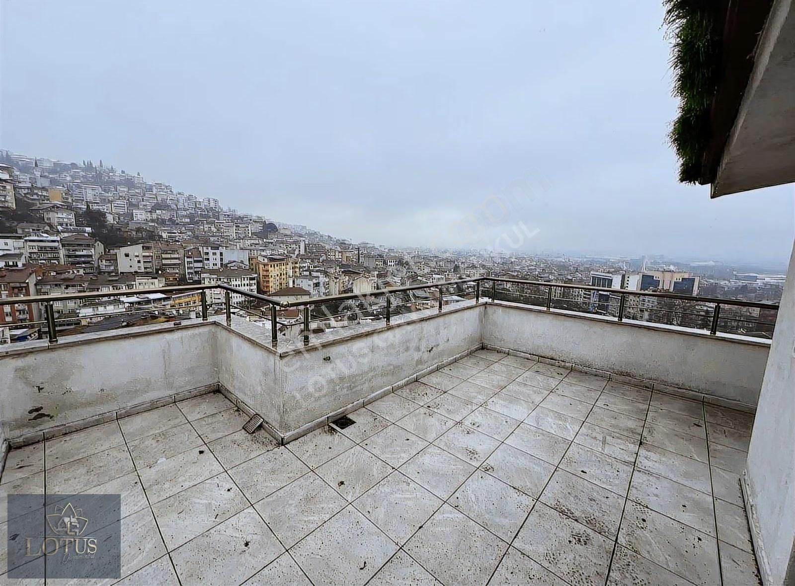 İzmit Merkezde Deniz Manzaralı Satılık 2+1 Dubleks 140m2 Daire - Görsel 11