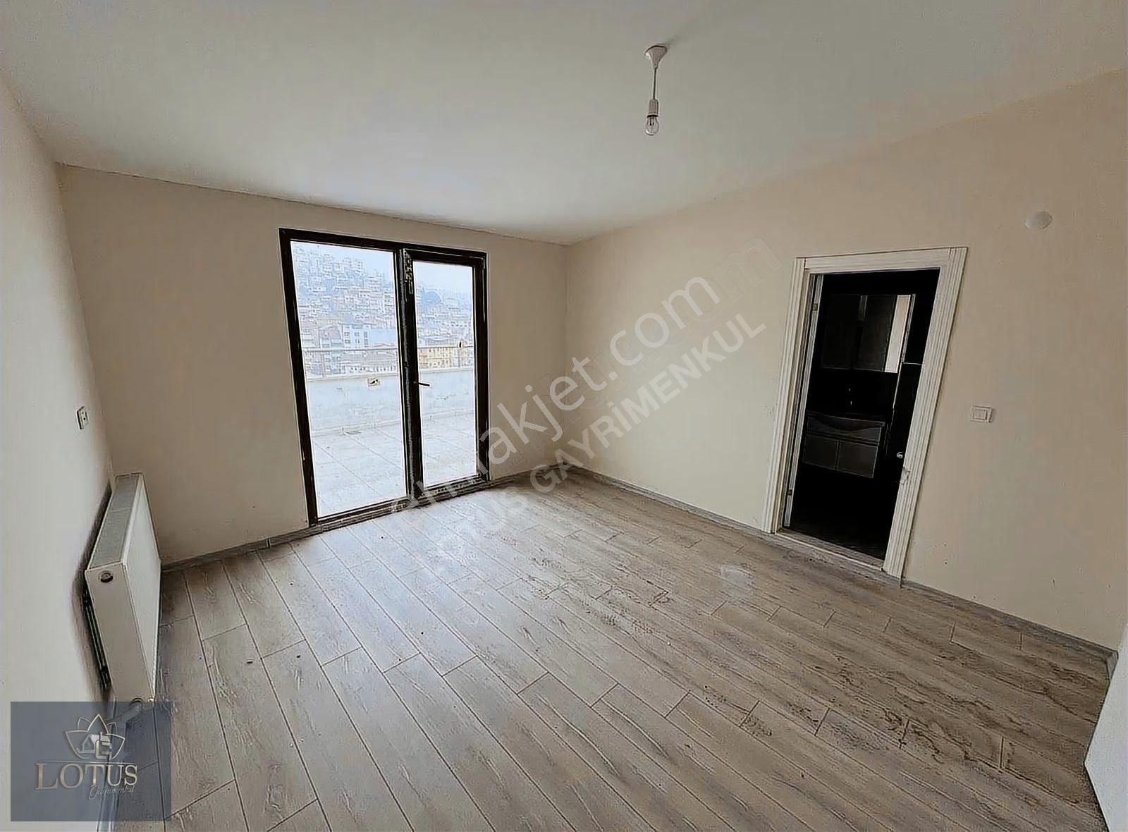 İzmit Merkezde Deniz Manzaralı Satılık 2+1 Dubleks 140m2 Daire - Görsel 23
