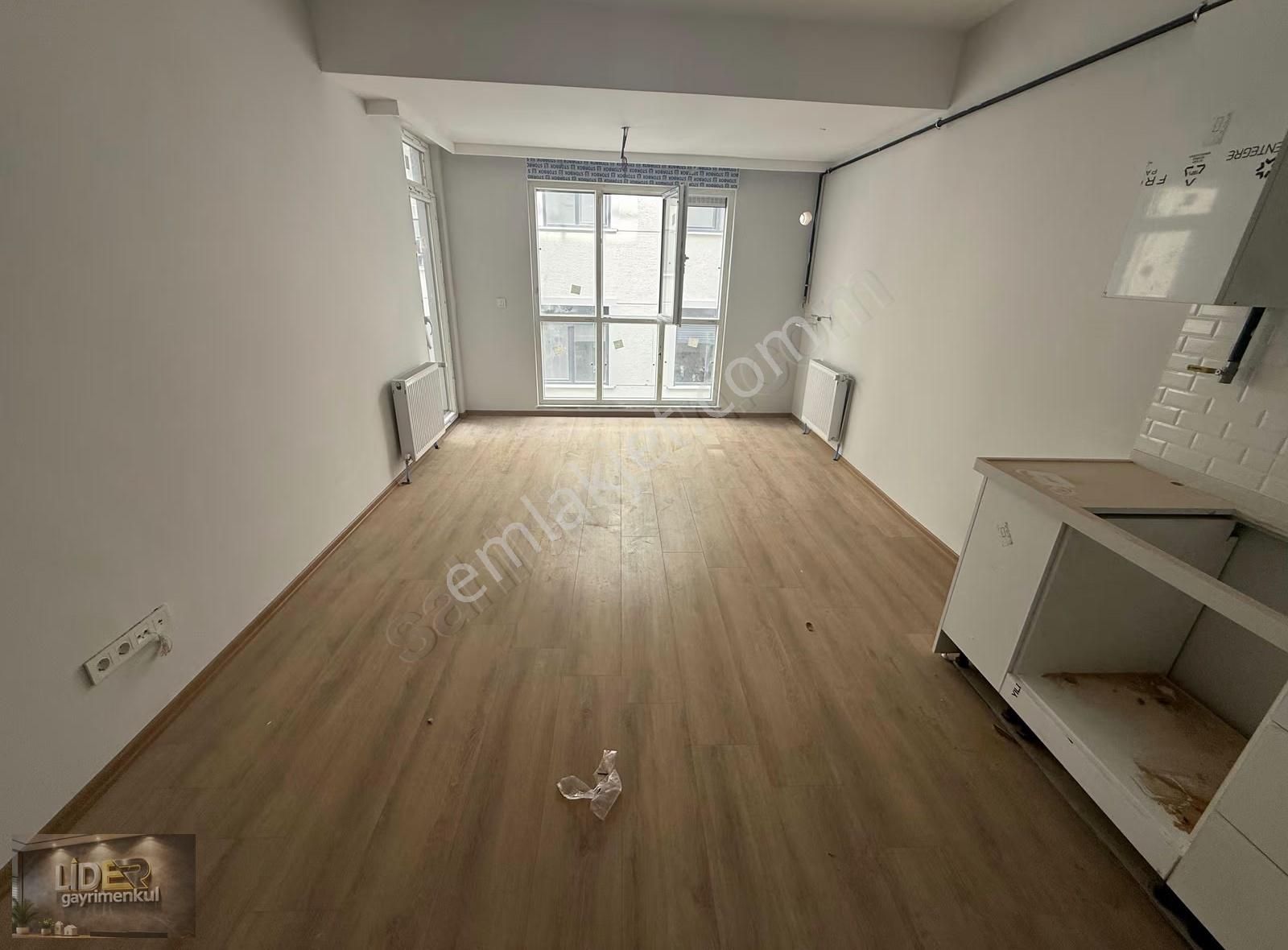 Lider'den Altıntepe'de Ulaşıma Çok Yakın Ara Katta Balkonlu 2+1