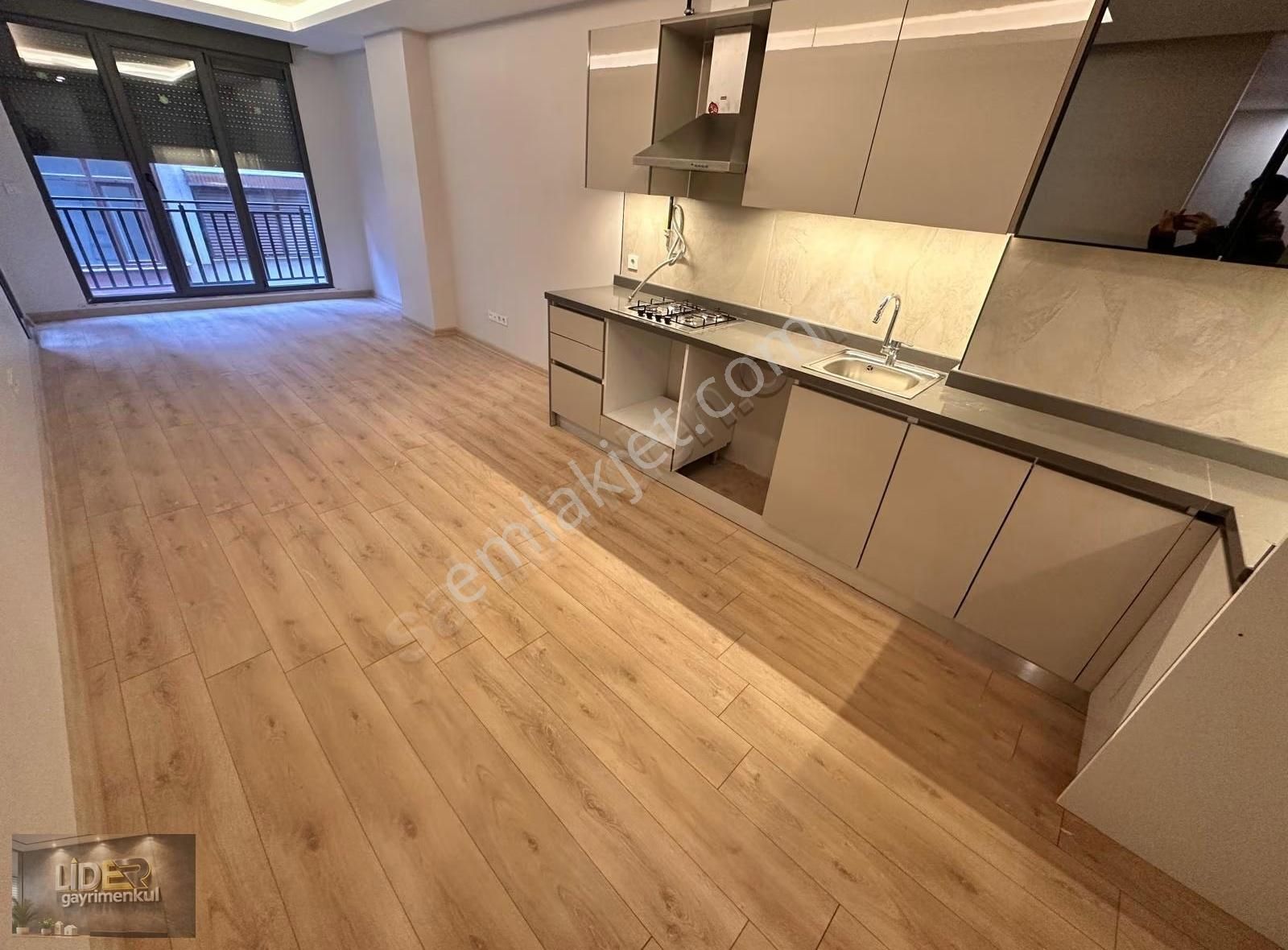 Lider'den Küçükyalı Metroya Yakın,sıfır Binada,açık Mutfaklı 2+1