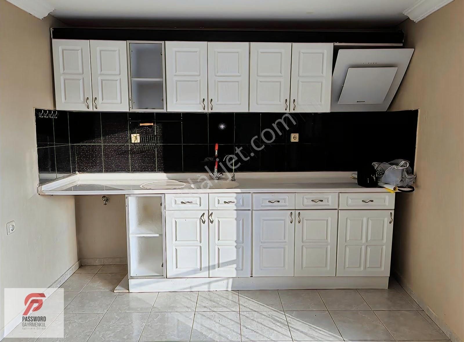 İzmir Karabağlar Bahar Mh. 3+1 Kapalı Mutfak Kiralık Daire