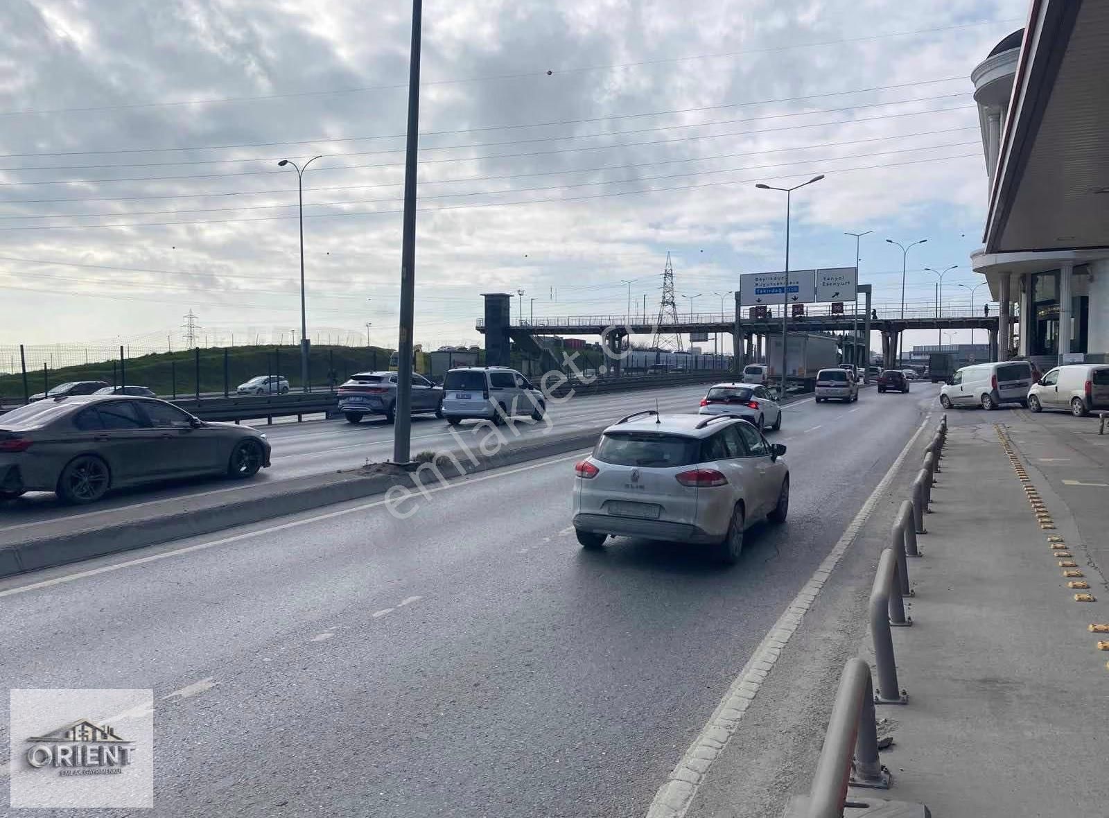 Ana Cadde Üzeri E5 Cepheli Prestijli Kiralık Dükkan - Görsel 3