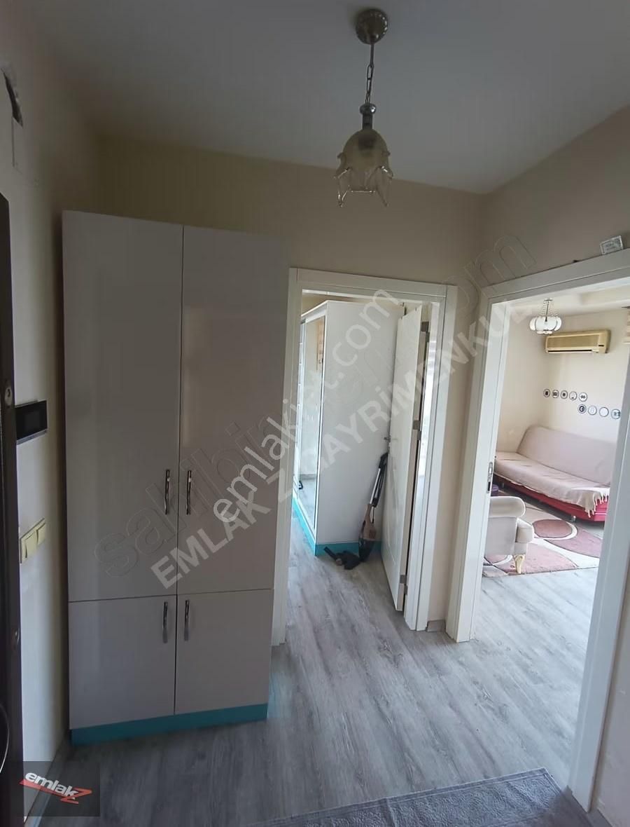 Çiftlikköy'de Satılık 1+1 Daire: 65m², Deniz Manzaralı, Eşyalı - Görsel 4