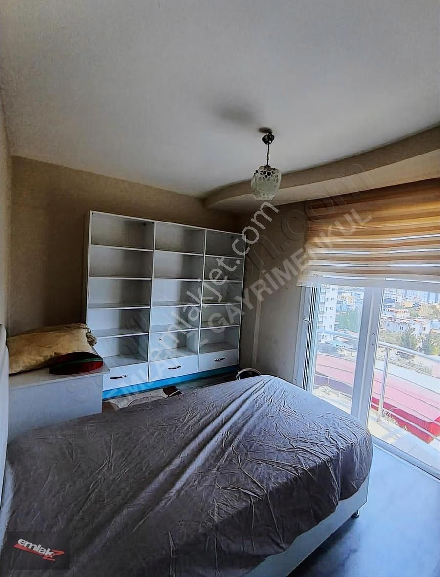 Çiftlikköy'de Satılık 1+1 Daire: 65m², Deniz Manzaralı, Eşyalı - Görsel 3