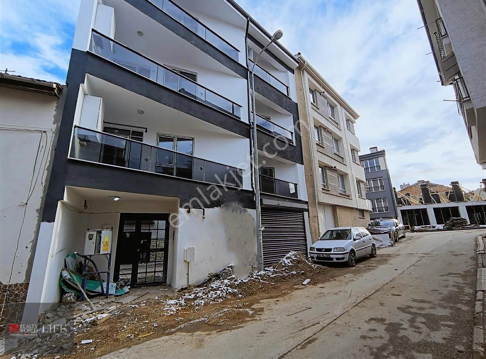 Rw Life // Şirintepe Mh.iletişim Kapısı Yakını Satılık 1+1 Daire - Görsel 3