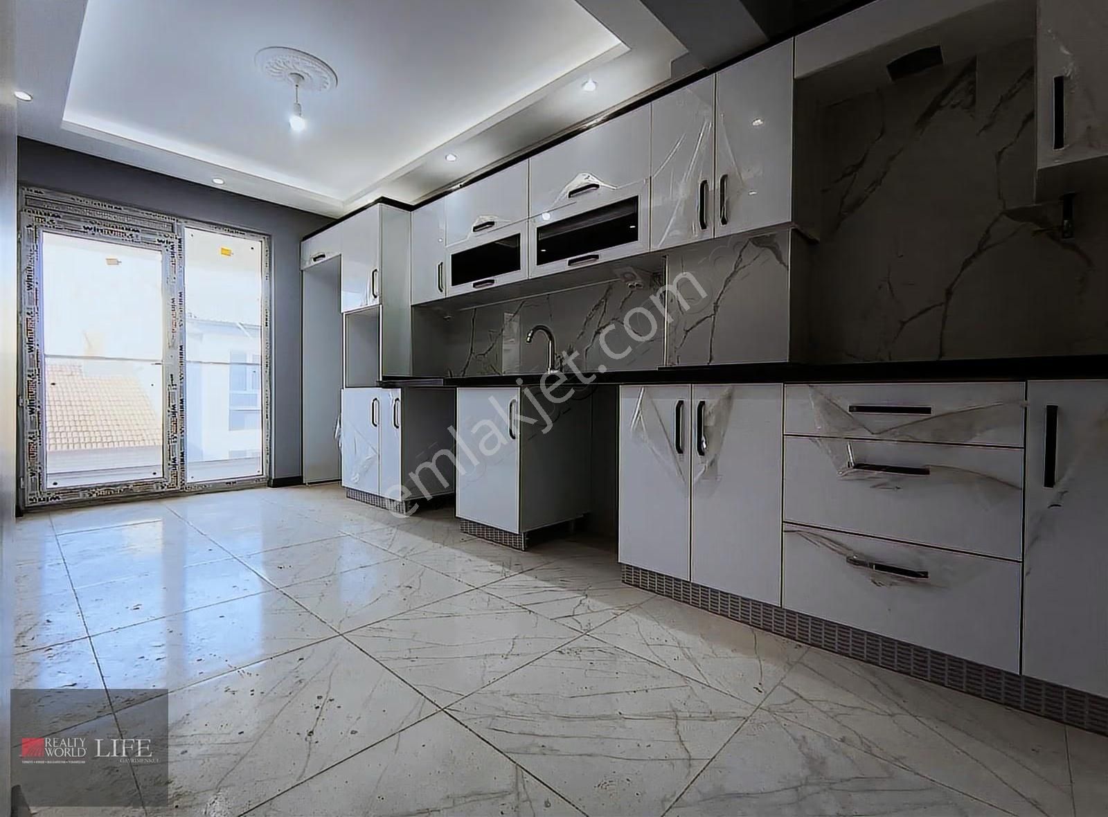 Rw Life // 71 Evler Mh.kafkas Cad.yakını Satılık 3+1 Daire