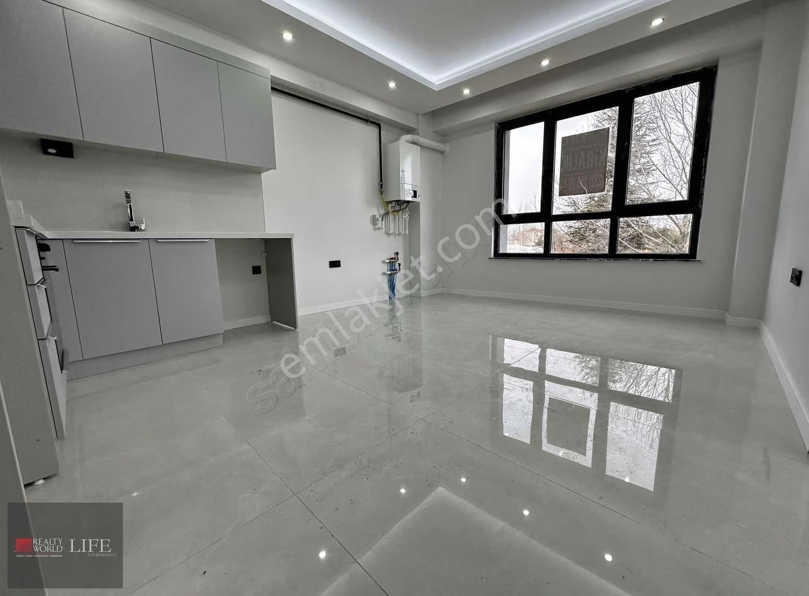 Rw Lıfe// Batıkent Mh Çandar Sk Üzerinde 65 M2 Kiralık 1+1 Daire