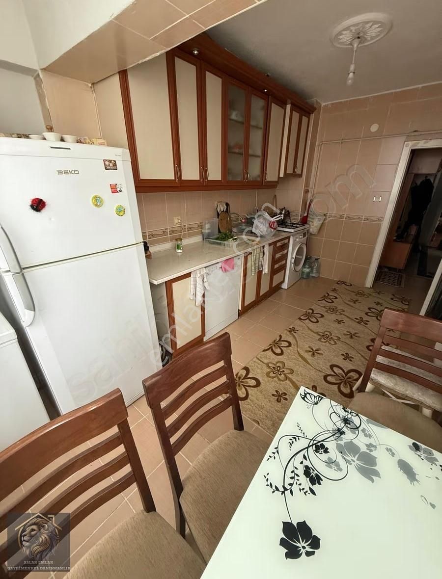 Akşemsettin Mah'desalon Bağımsız Ara Katta Satılık Daire
