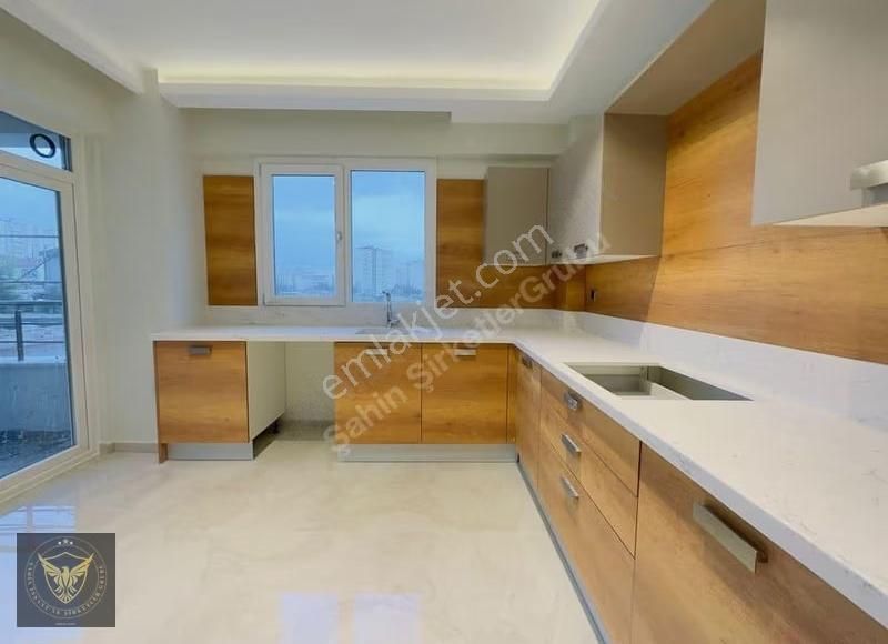 Beylikdüzü'nde Siteiçi Full+full Özel Tasarımlı 2+1 Lüx Dairemiz