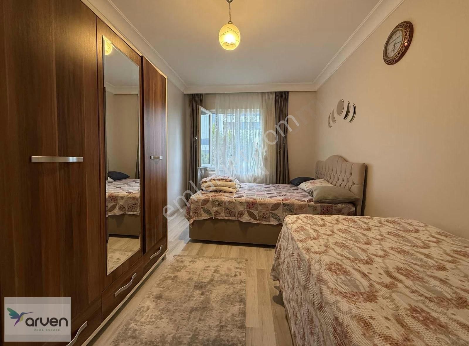 Bahçeli, Mutfak Ayrı ,eşyalı 1+1 Ve Tramvay Durağında!!! - Görsel 14