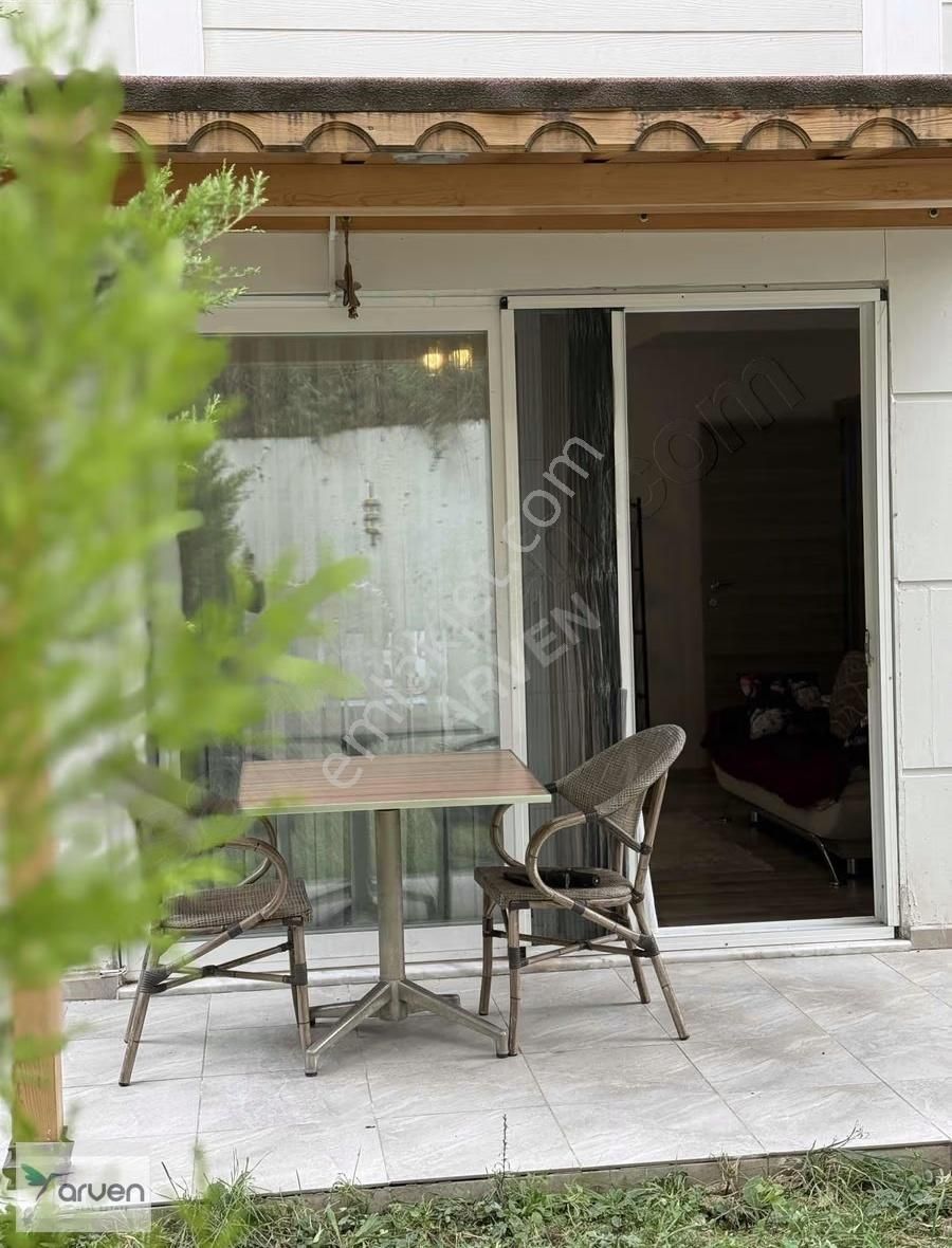 Bahçeli, Mutfak Ayrı ,eşyalı 1+1 Ve Tramvay Durağında!!! - Görsel 13