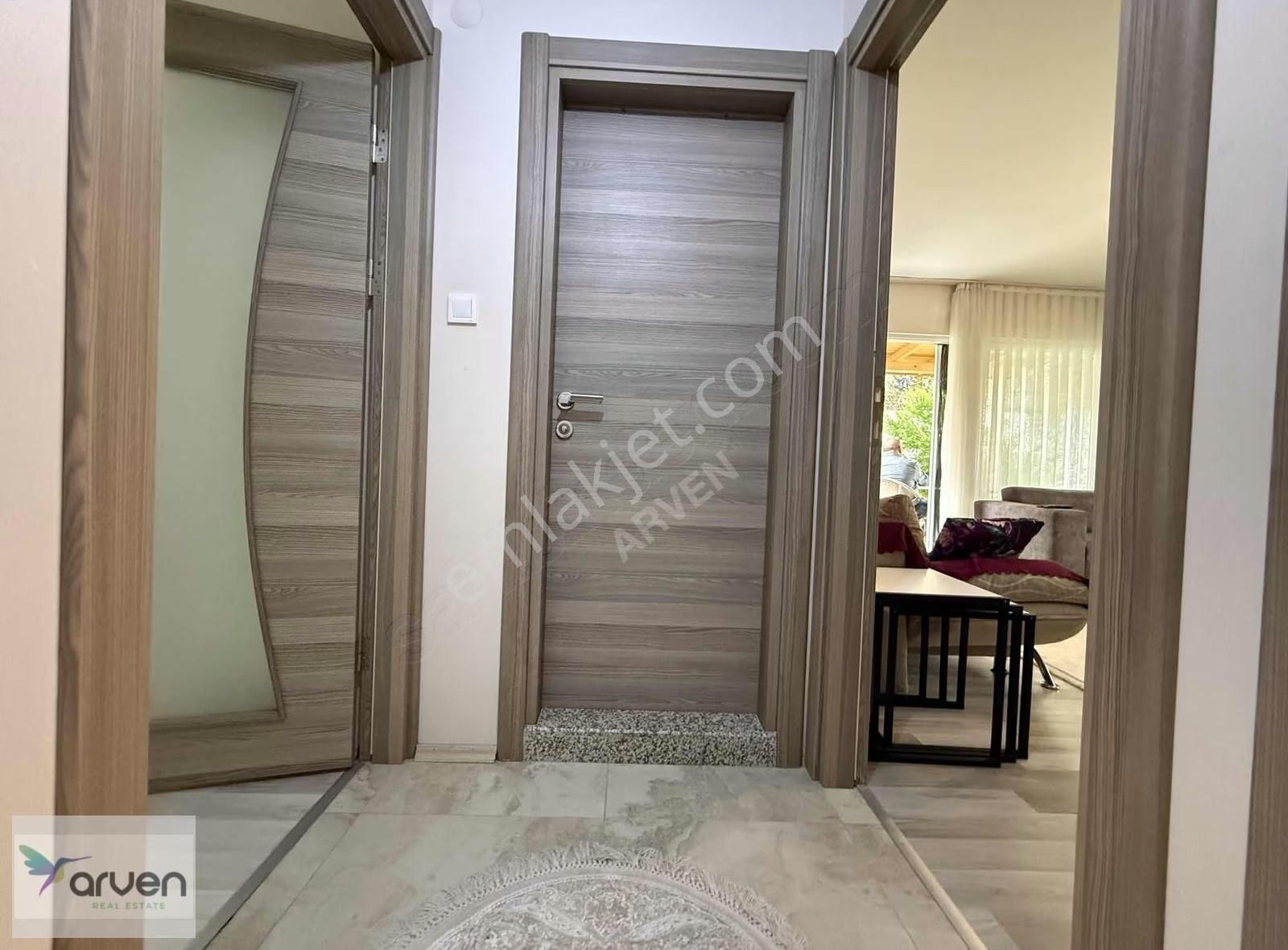 Bahçeli, Mutfak Ayrı ,eşyalı 1+1 Ve Tramvay Durağında!!! - Görsel 30