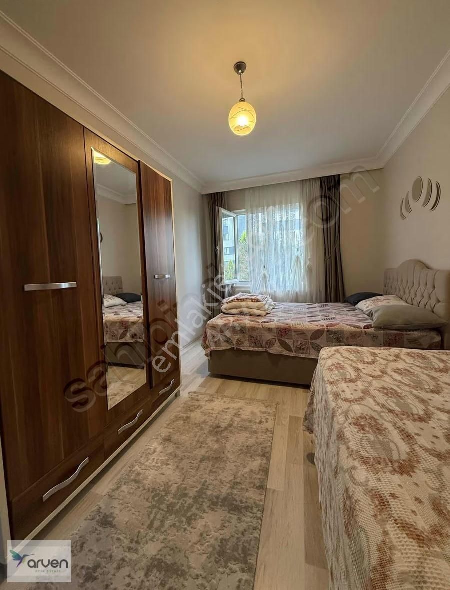 Bahçeli, Mutfak Ayrı ,eşyalı 1+1 Ve Tramvay Durağında!!! - Görsel 26