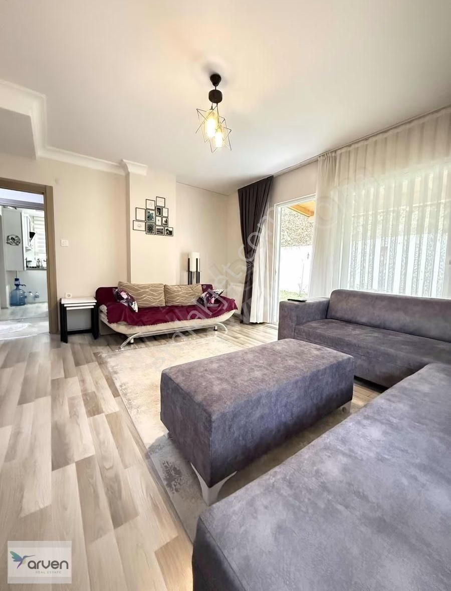 Bahçeli, Mutfak Ayrı ,eşyalı 1+1 Ve Tramvay Durağında!!! - Görsel 4