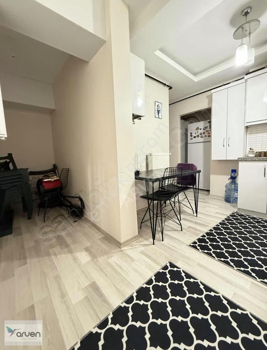 Bahçeli, Mutfak Ayrı ,eşyalı 1+1 Ve Tramvay Durağında!!! - Görsel 24