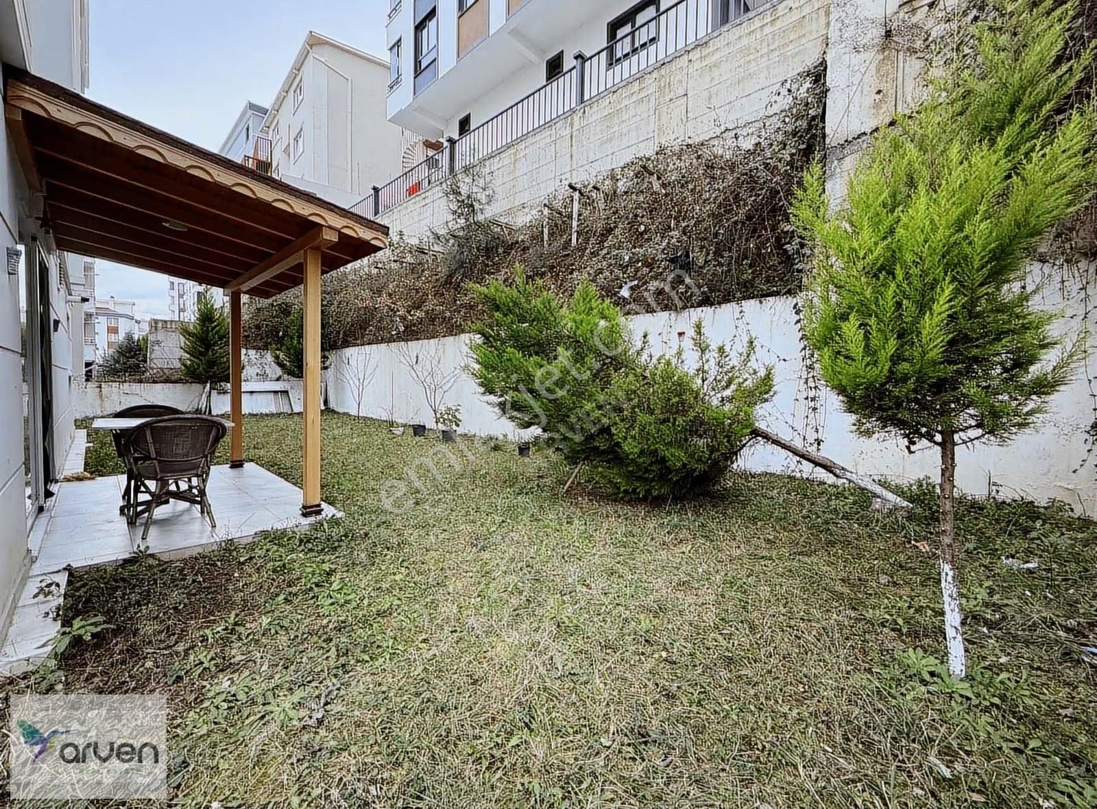 Bahçeli, Mutfak Ayrı ,eşyalı 1+1 Ve Tramvay Durağında!!! - Görsel 23