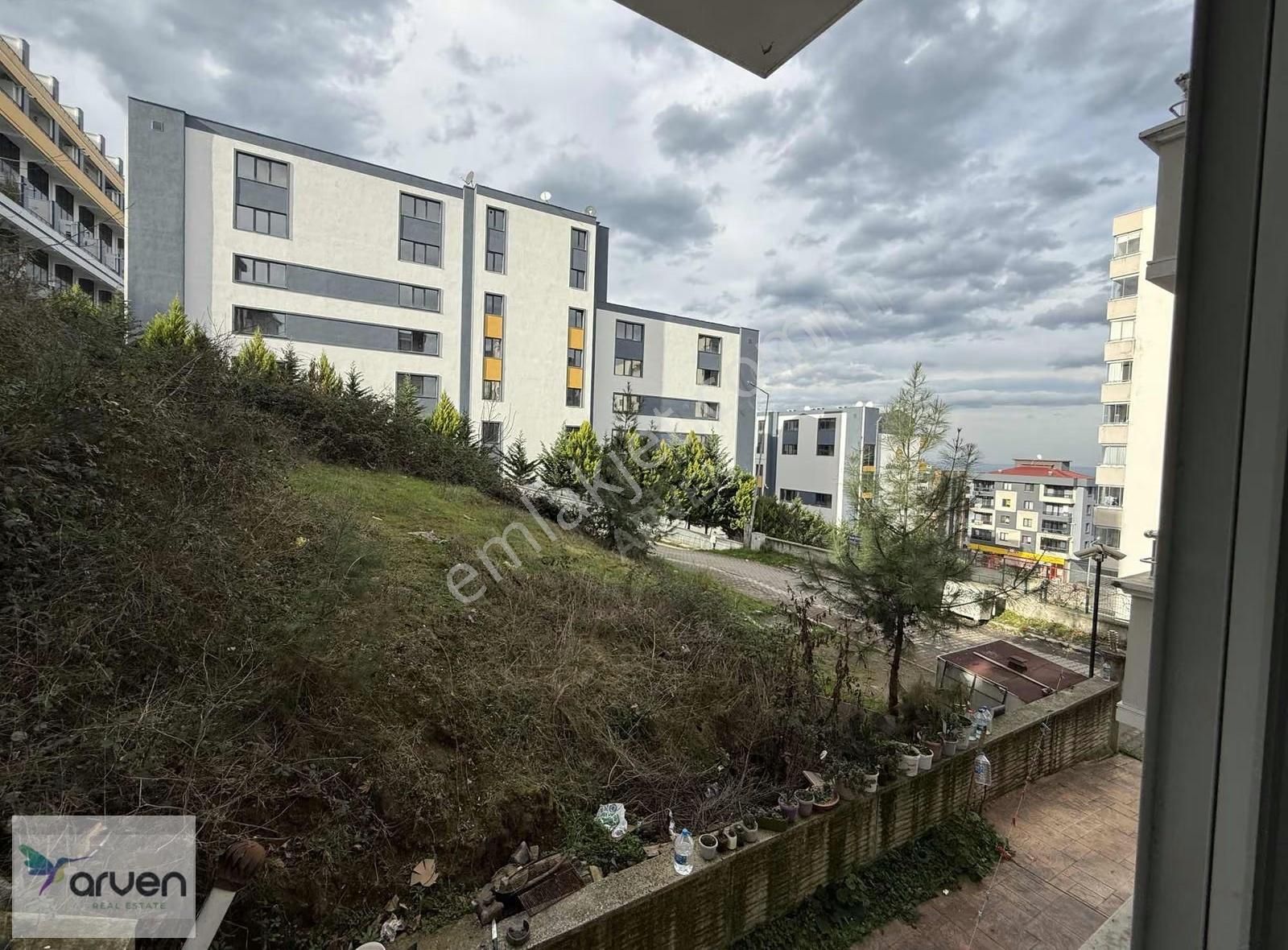 Bahçeli, Mutfak Ayrı ,eşyalı 1+1 Ve Tramvay Durağında!!! - Görsel 12