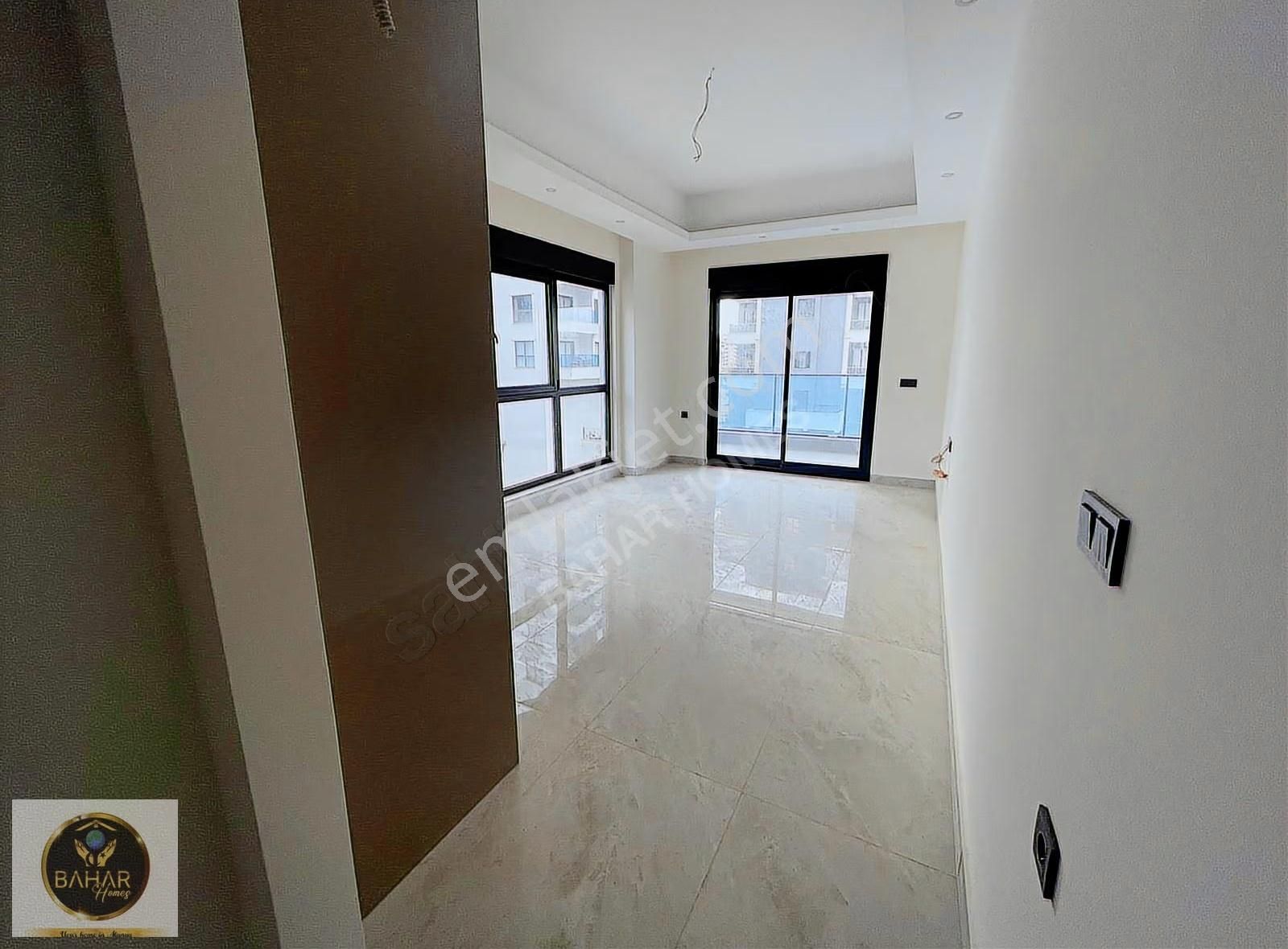 Denize Sadece 500 Metre Lüks Site İçi Acil Satılık - Görsel 2