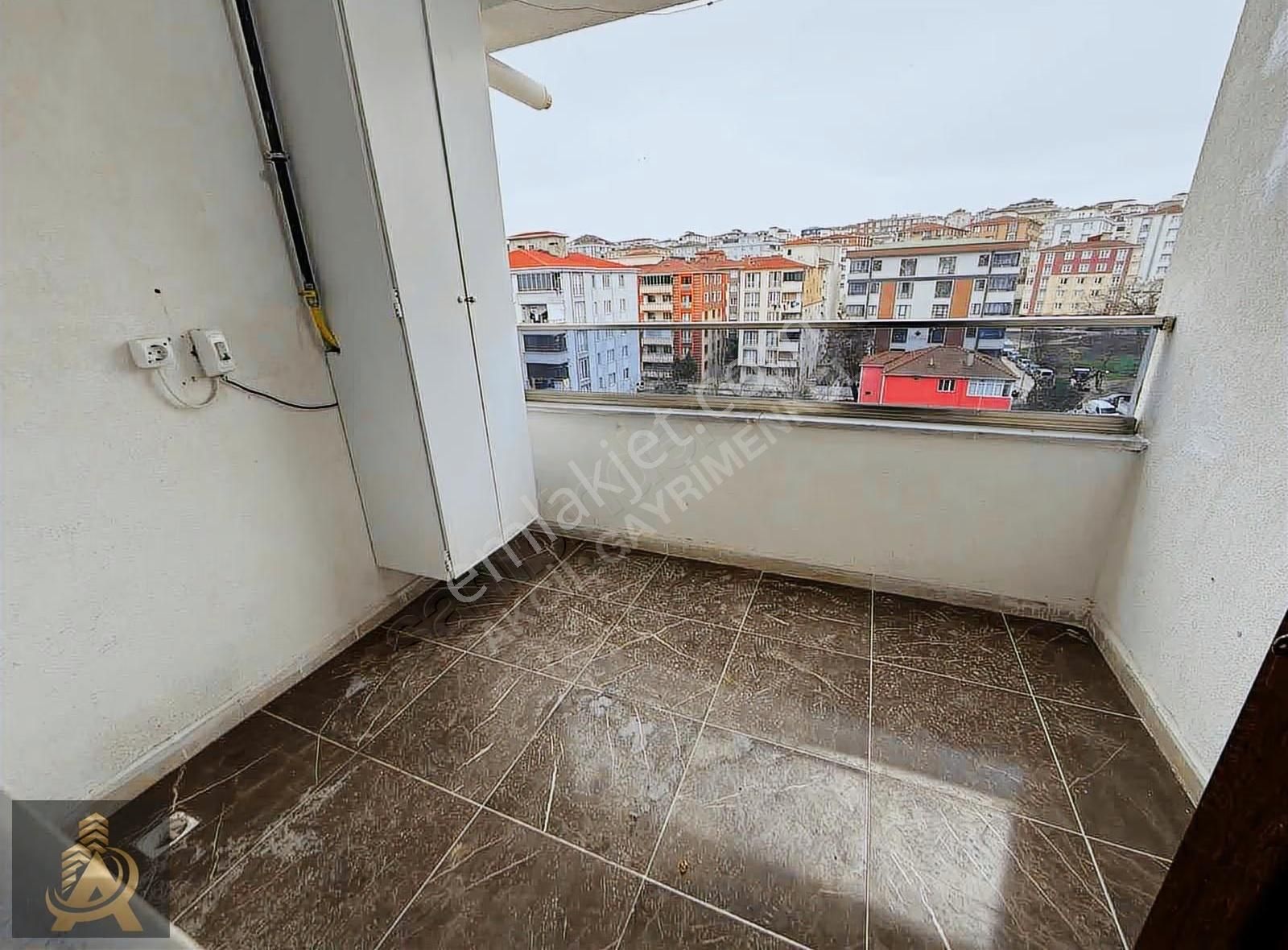 Akçil'den \ Satılık Cadde Cephe 134m2 Ara Kat İskanlı 3+1 Daire - Görsel 8